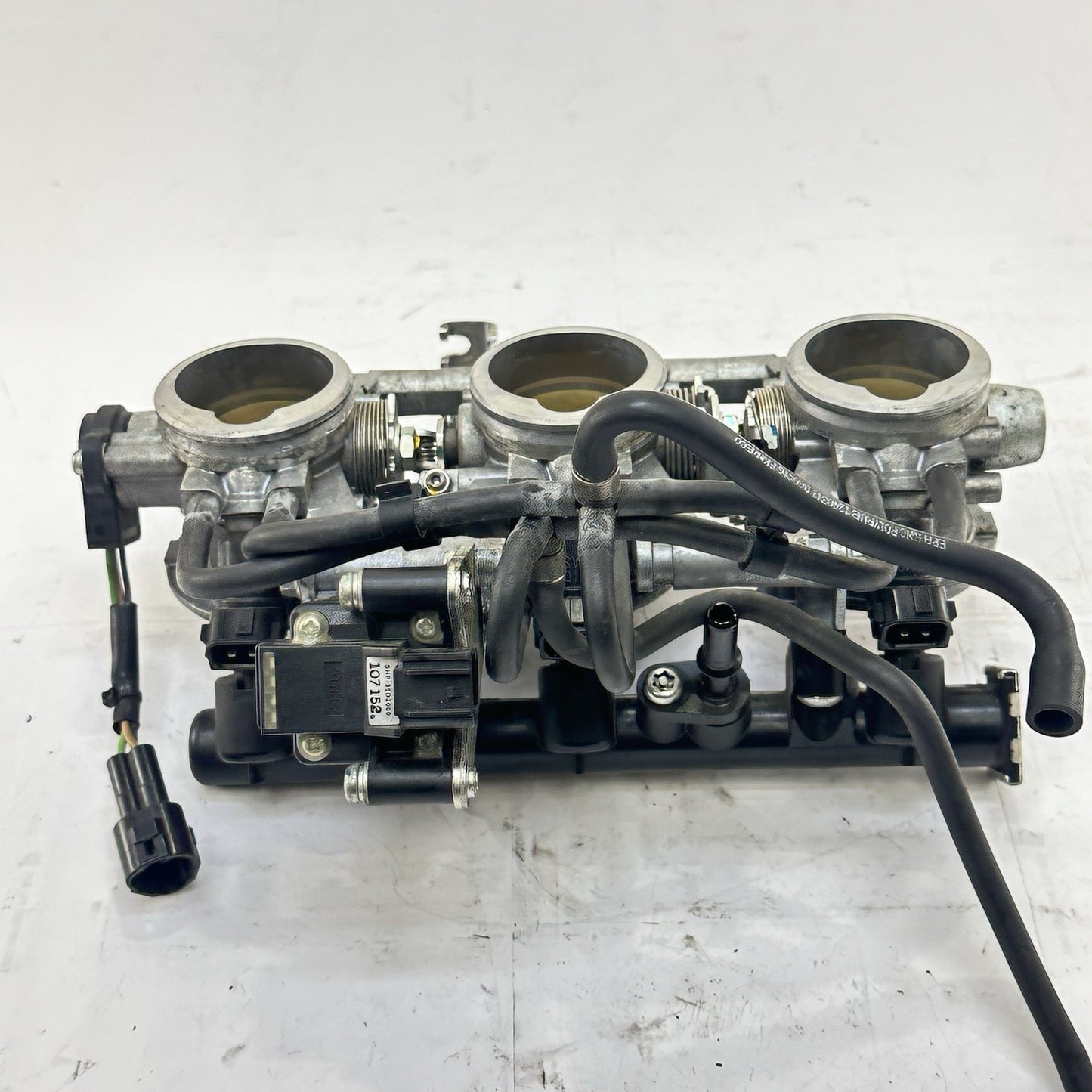 2013 - 2017 TRIUMPH DAYTONA 675RN THROTTLE BODY FUEL INJECTORS RAILING STOCK