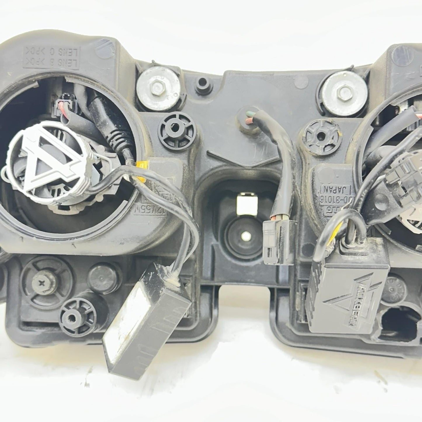 2009 - 2014 YAMAHA YZF R1 HEADLIGHT FRONT HEAD LAMP LIGHT *SLIGHT DAMAGE*