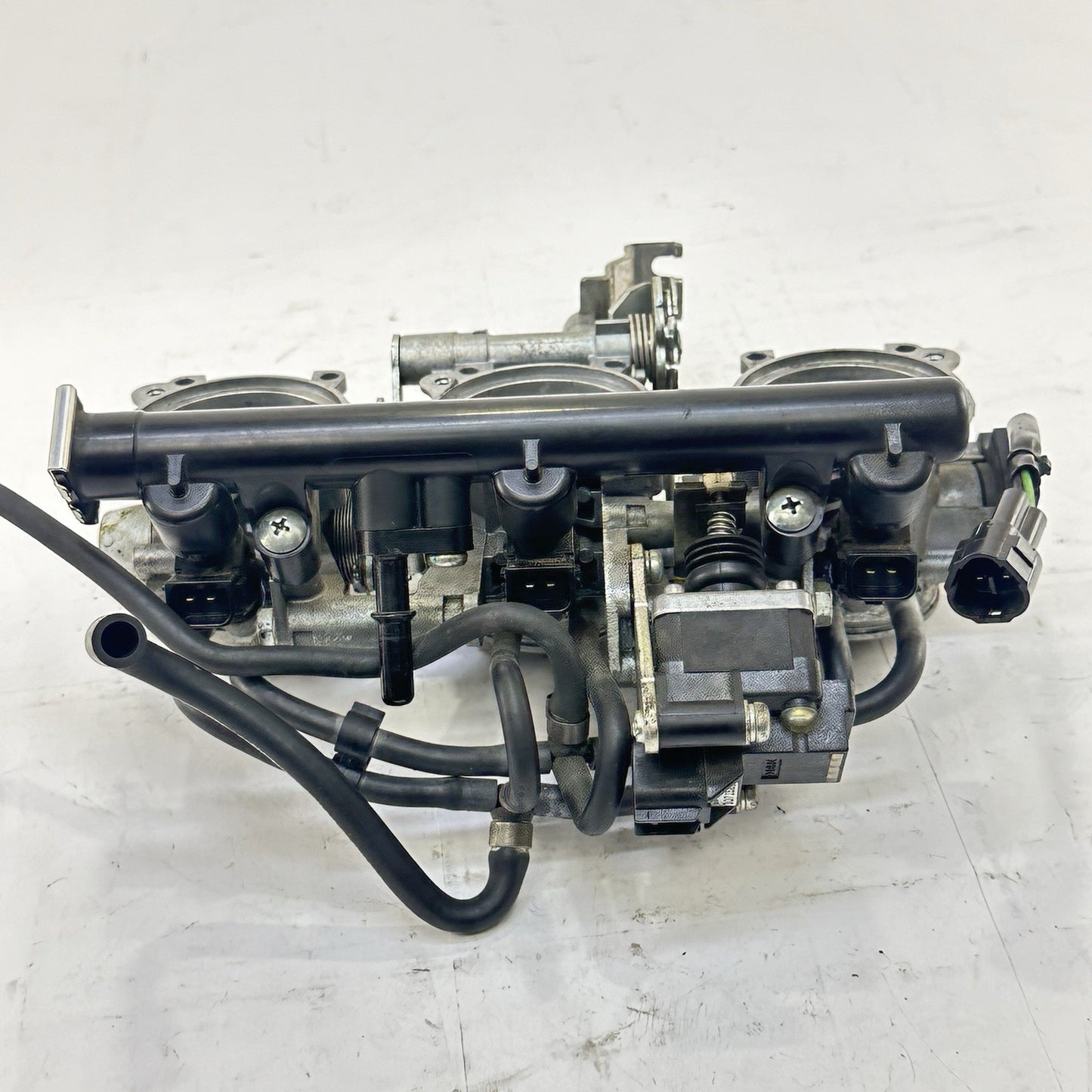 2013 - 2017 TRIUMPH DAYTONA 675RN THROTTLE BODY FUEL INJECTORS RAILING STOCK