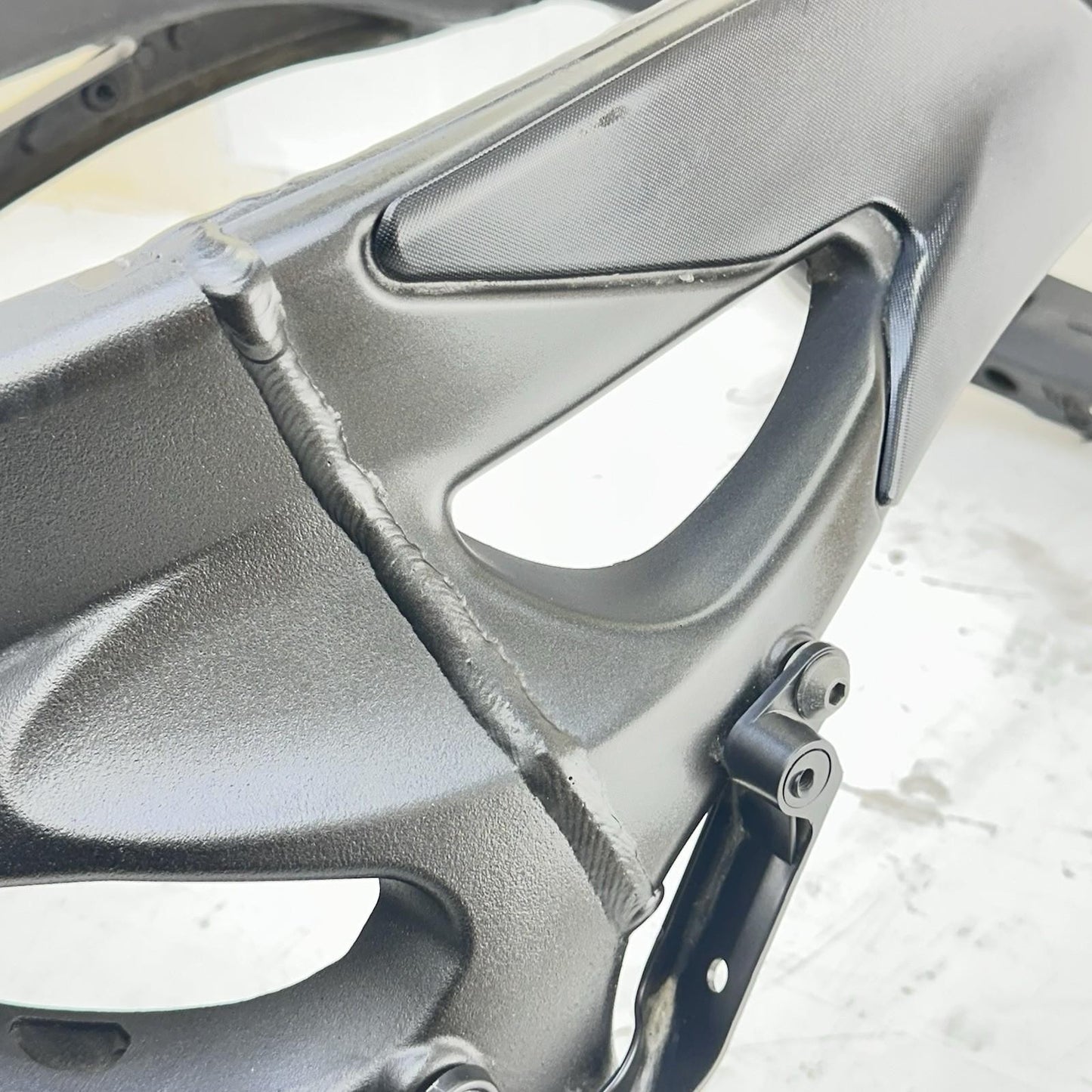 2009 - 2014 YAMAHA YZF R1 MAIN FRAME BODY CHASSIS BLACK
