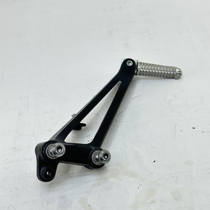 2009 - 2011 YAMAHA YZF R1 PASSENGER PEGS REAR FOOT REST LEFT RIGHT SET PAIR