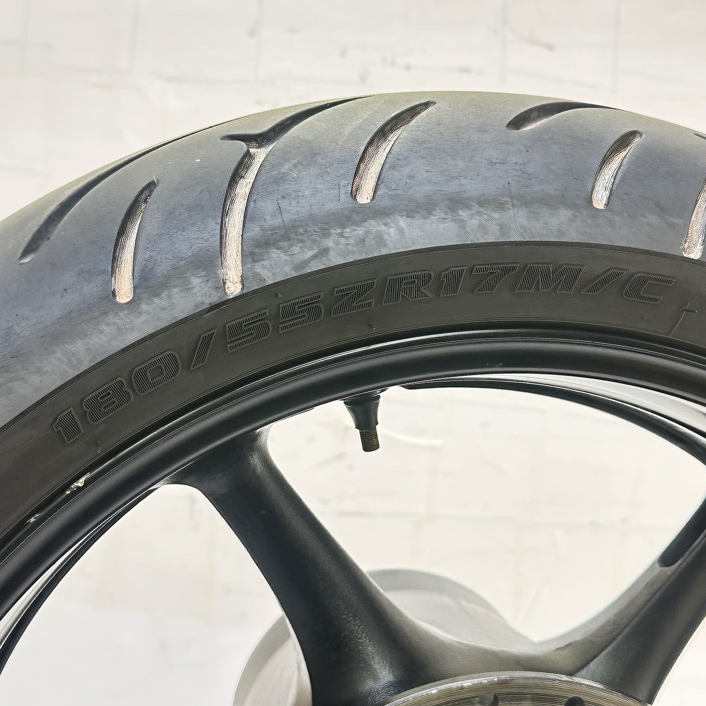 2003 - 2005 YAMAHA YZF R6 REAR WHEEL RIM TIRE RUBBER BACK BRAKE DISC ROTOR BLACK