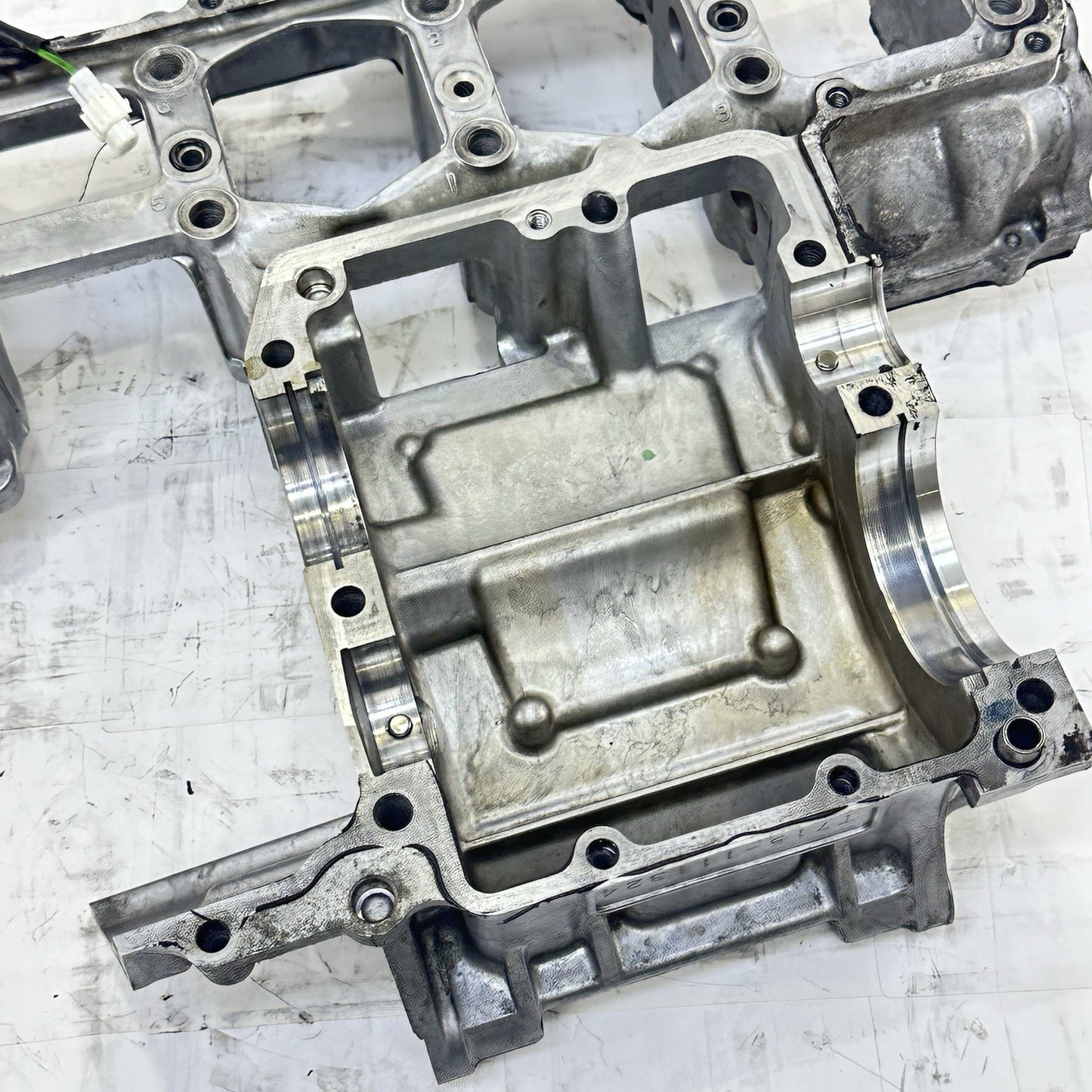2007 - 2008 SUZUKI GSXR 1000 CRANK CASE UPPER BLOCK ENGINE MOTOR SILVER STOCK