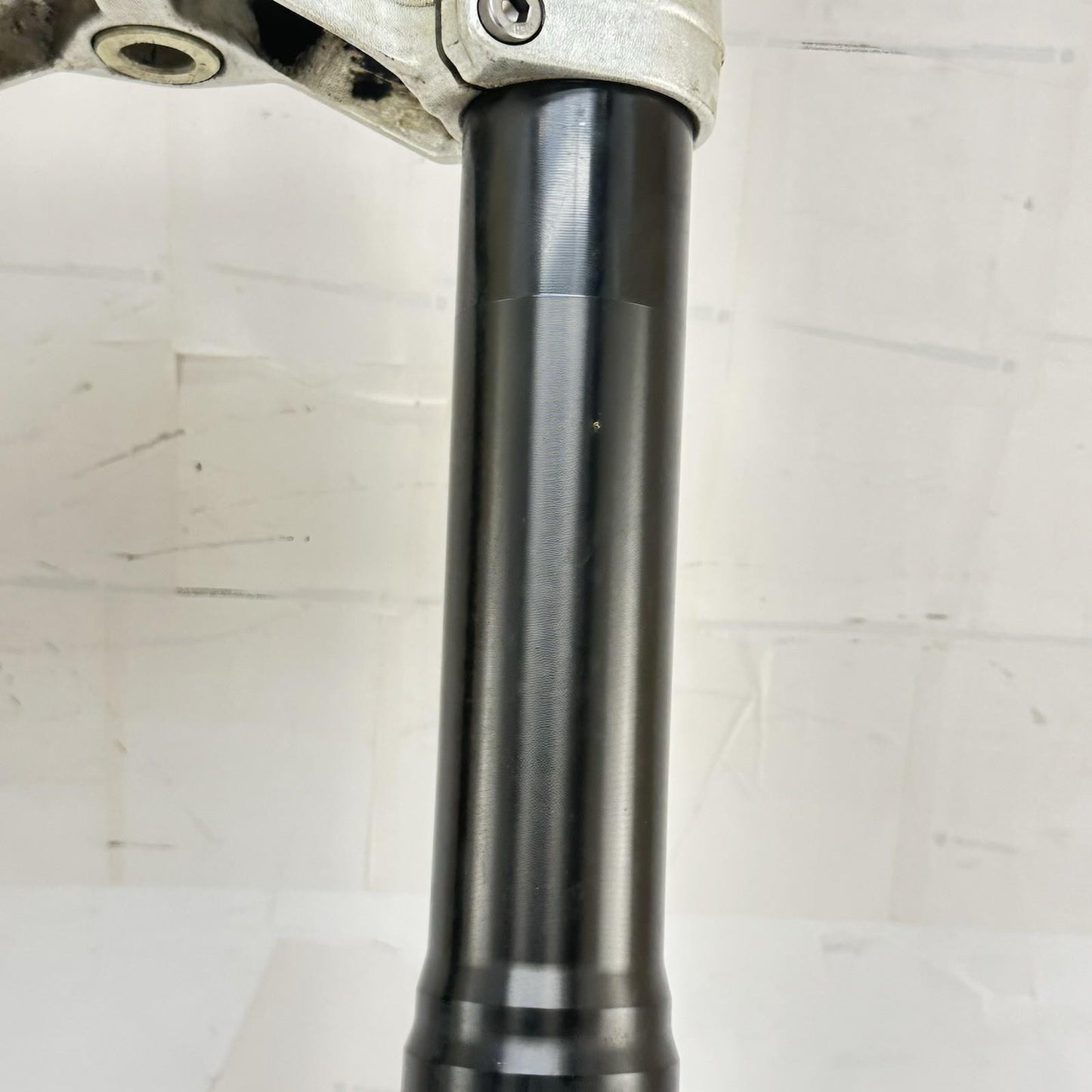 2003 - 2005 YAMAHA YZF R6 FORKS FRONT SUSPENSION ABSORBERS TRIPLE TREE STRAIGHT