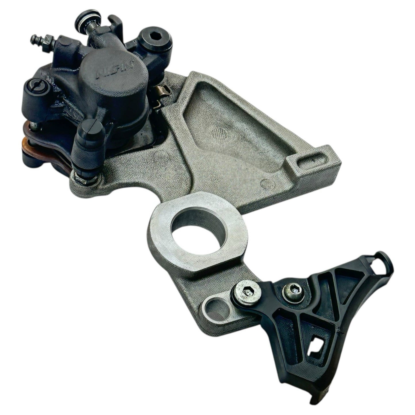 2015 - 2019 YAMAHA YZF R1 REAR BRAKE CALIPER MOUNT BRACKET BACK PADS NISSIN