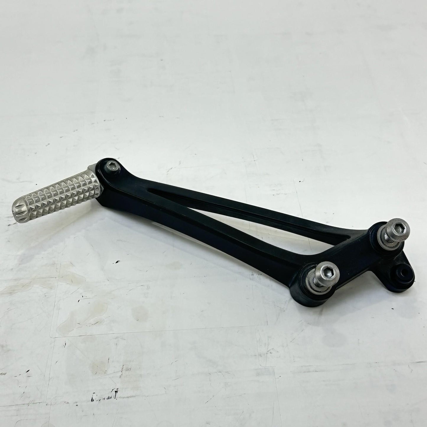 2009 - 2011 YAMAHA YZF R1 PASSENGER PEGS REAR FOOT REST LEFT RIGHT SET PAIR
