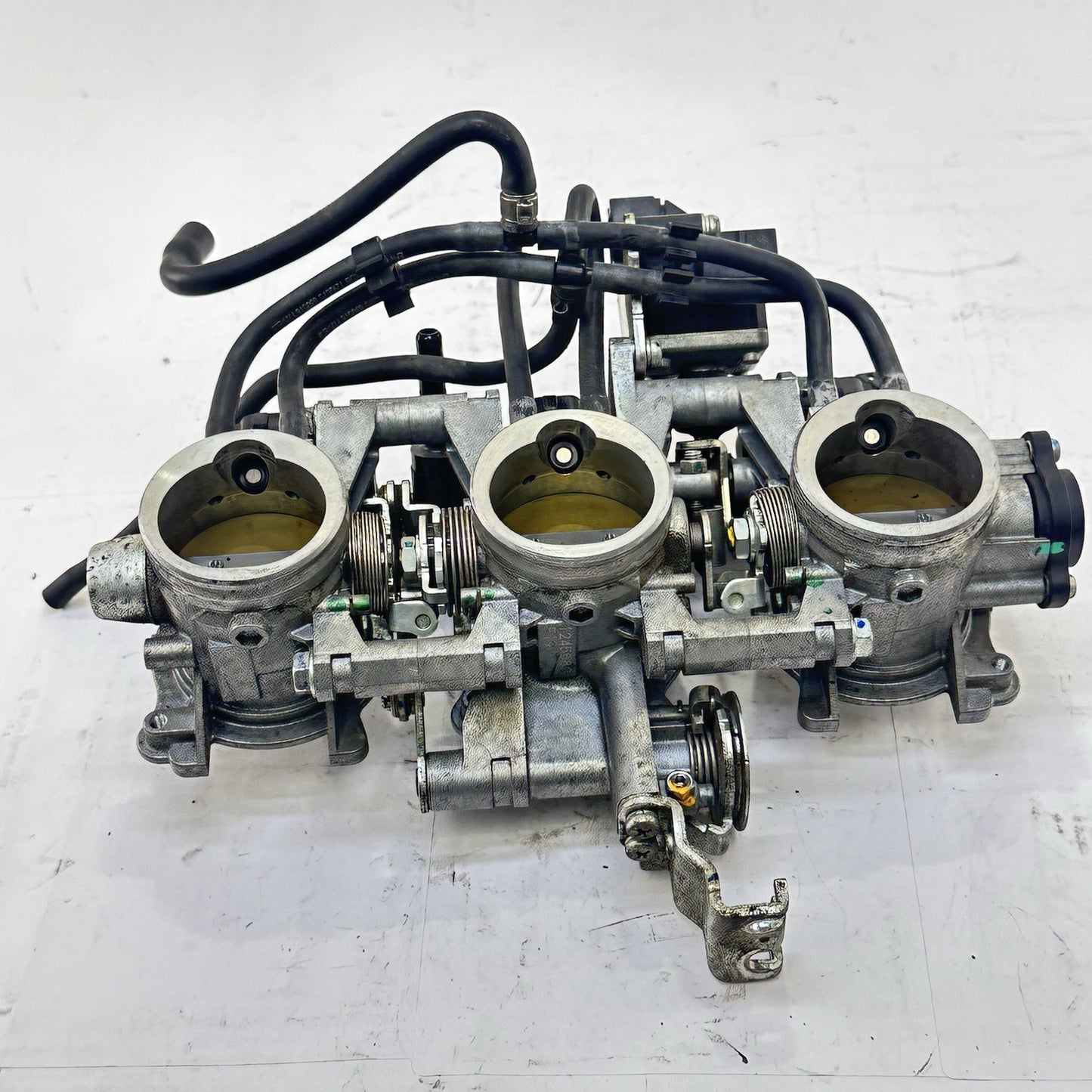 2013 - 2017 TRIUMPH DAYTONA 675RN THROTTLE BODY FUEL INJECTORS RAILING STOCK