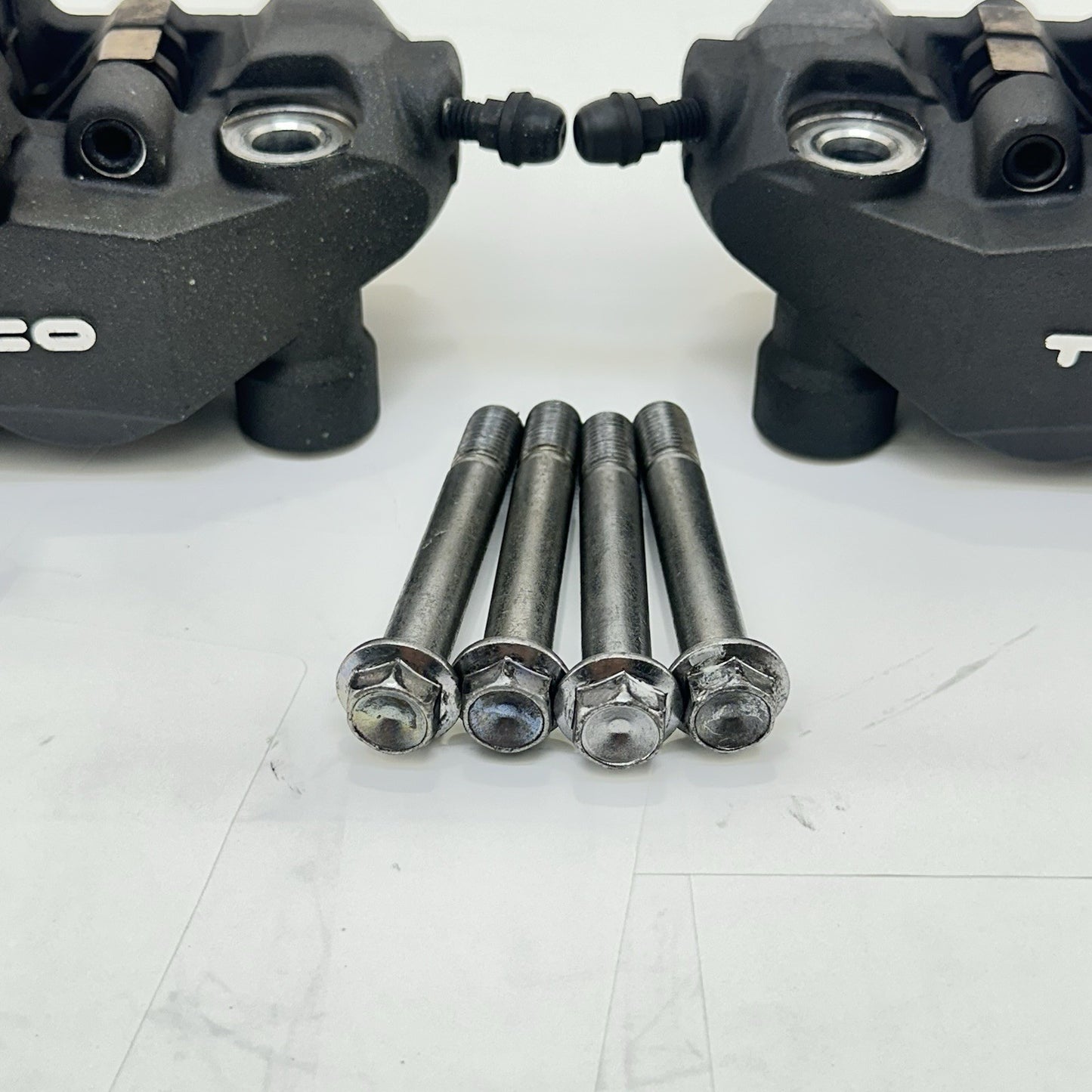 2008 - 2010 SUZUKI GSXR 600 GSXR 750 FRONT BRAKE CALIPERS LEFT RIGHT SET BOLTS