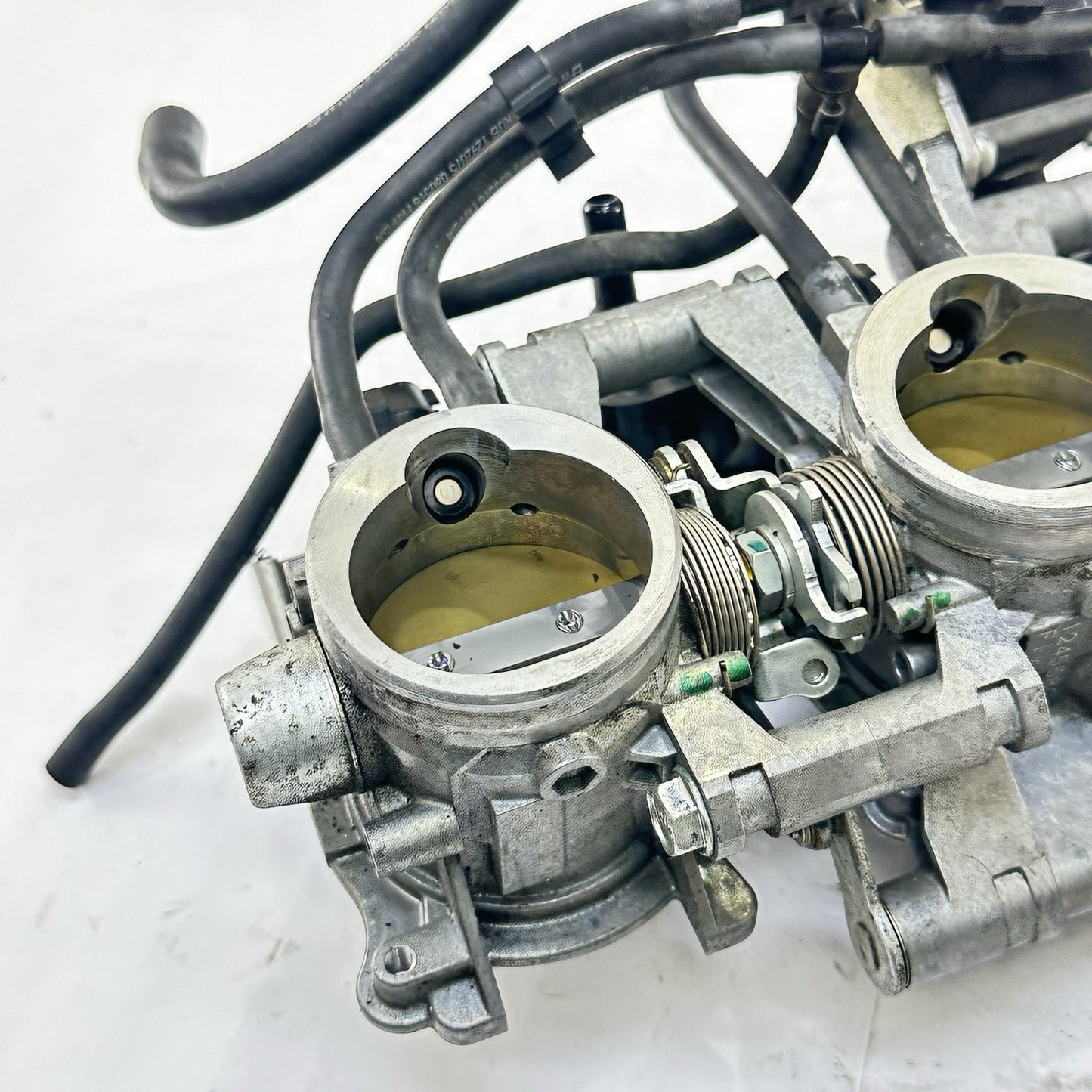 2013 - 2017 TRIUMPH DAYTONA 675RN THROTTLE BODY FUEL INJECTORS RAILING STOCK