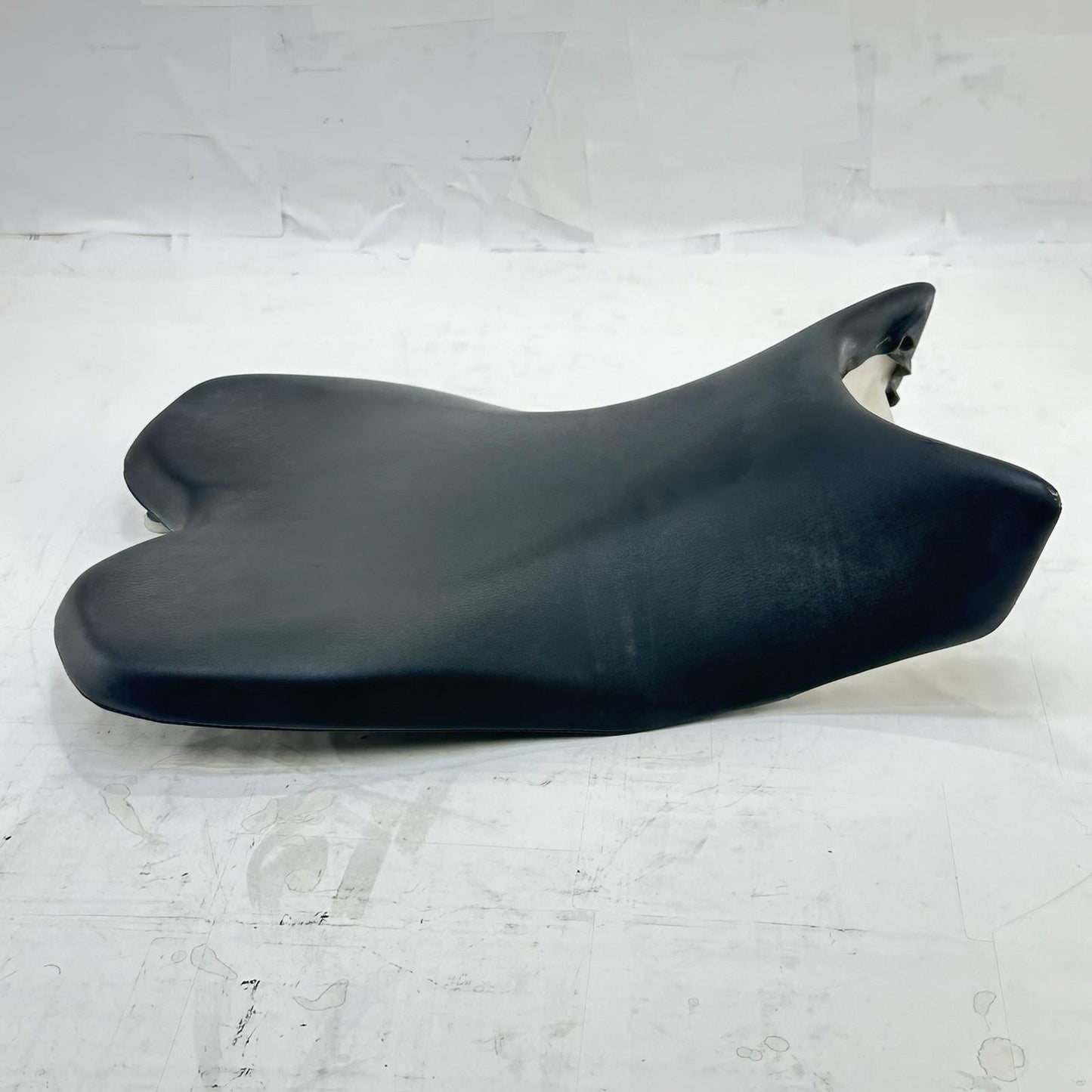 2009 - 2011 YAMAHA YZF R1 DRIVER SEAT SADDLE CUSHION BLACK STOCK