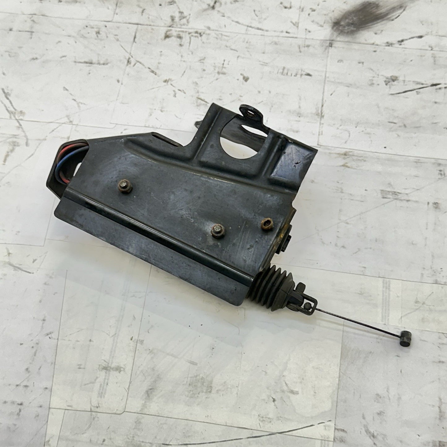 2016 CAN-AM SPYDER RT ACTUATOR LATCH RELEASE POWER BRACKET MOUNT SUPPORT STOCK