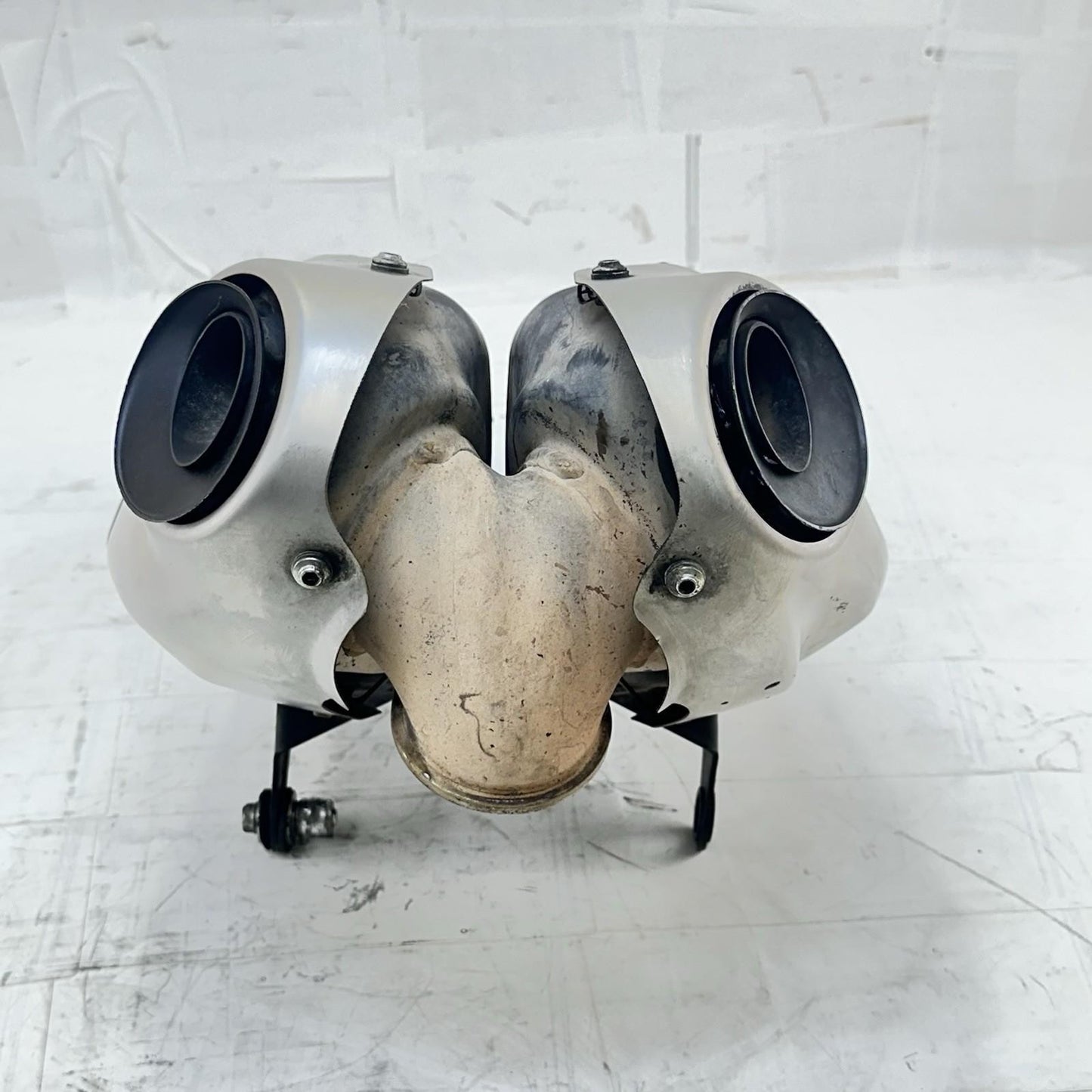 2016 - 2019 DUCATI PANIGALE 959 EXHAUST MUFFLER PIPE SLIP ON SILENCER *DENTED*
