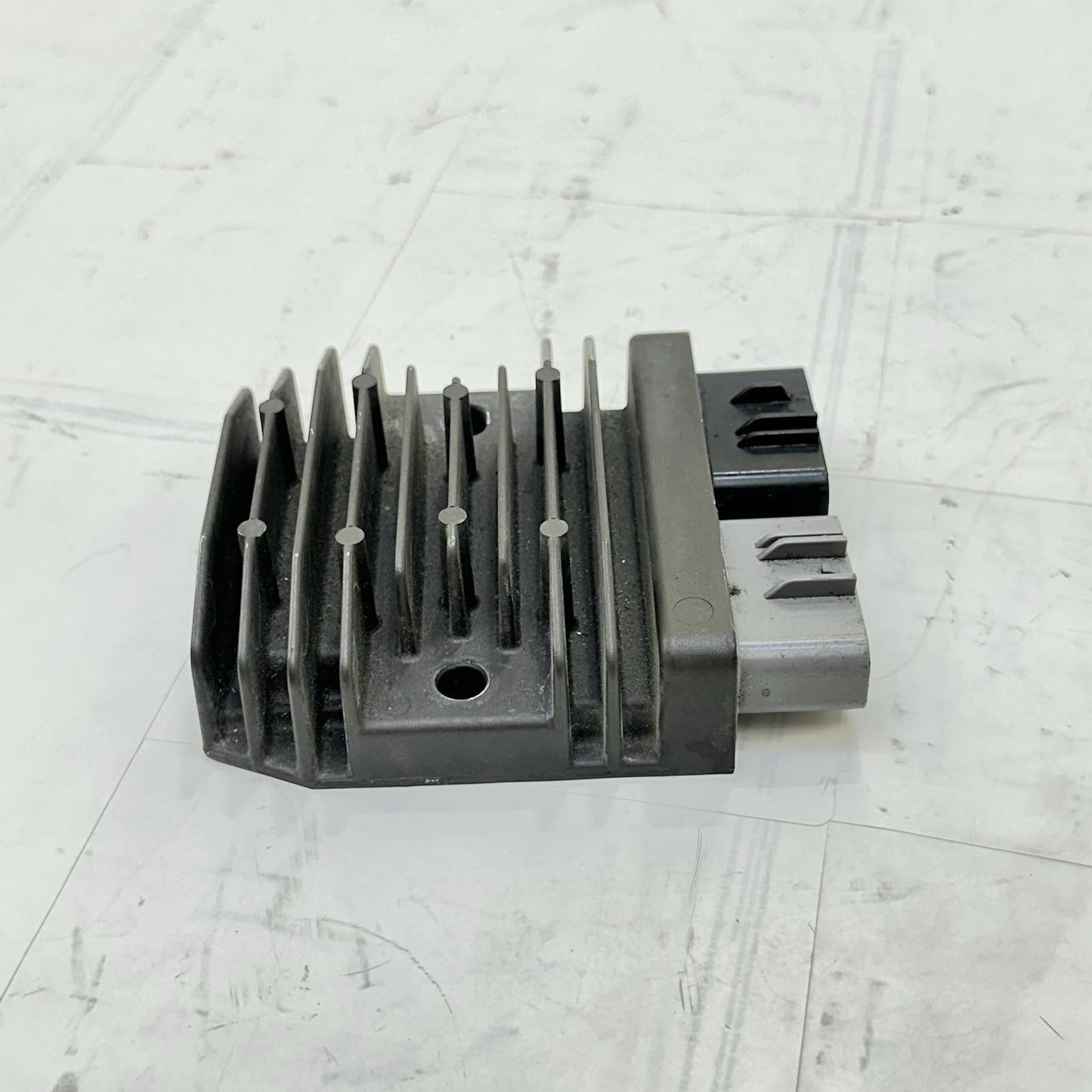 2009 - 2014 YAMAHA YZF R1 VOLTAGE REGULATOR RECTIFIER STOCK