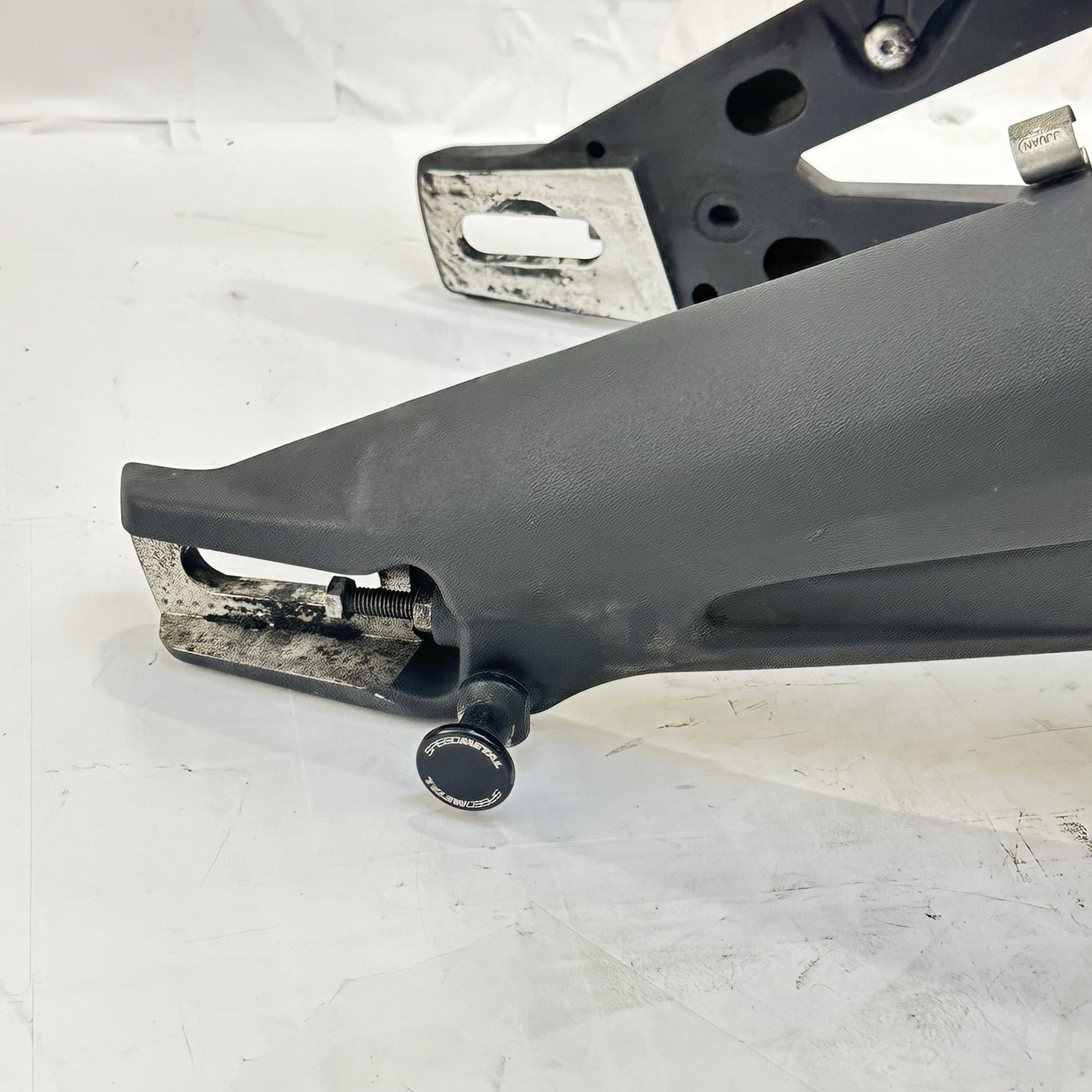 2013 - 2017 TRIUMPH DAYTONA 675R SWINGARM REAR SHOCK BACK WHEEL FRAME BLACK