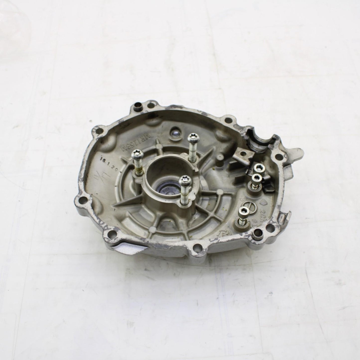 2015 - 2019 YAMAHA YZF R1 STATOR COVER MAGNETO ALTERNATOR GENERATOR SILVER MOTOR