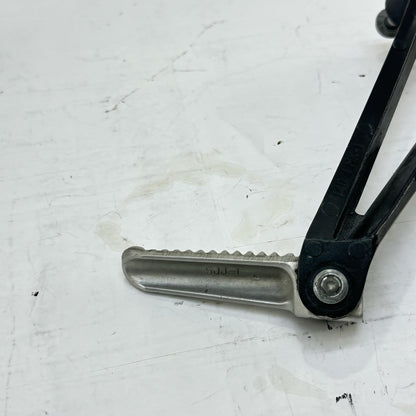 2009 - 2011 YAMAHA YZF R1 PASSENGER PEGS REAR FOOT REST LEFT RIGHT SET PAIR