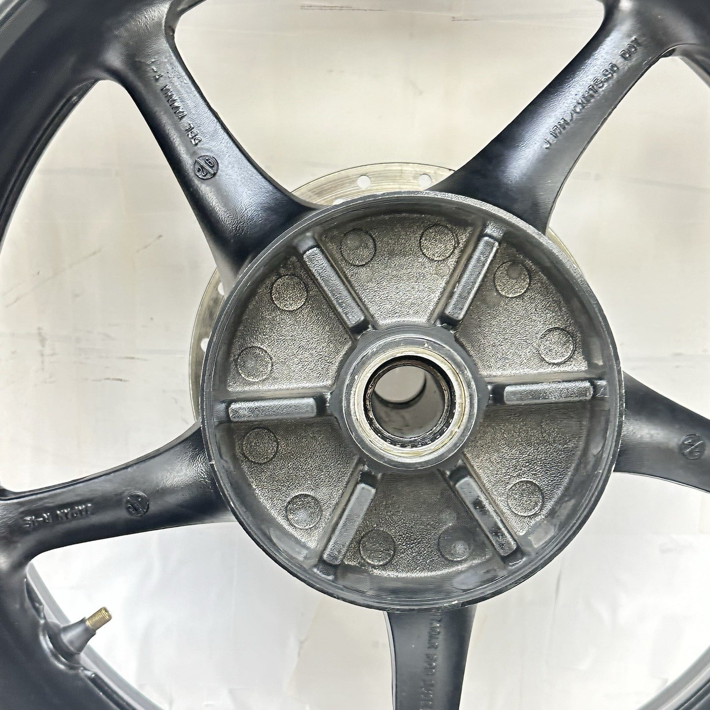 2003 - 2005 YAMAHA YZF R6 REAR WHEEL RIM TIRE RUBBER BACK BRAKE DISC ROTOR BLACK