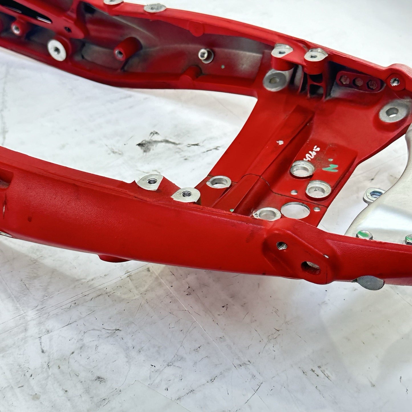 2013 - 2017 TRIUMPH DAYTONA 675R SUBFRAME REAR UNDERTAIL BACK SEAT FRAME RED