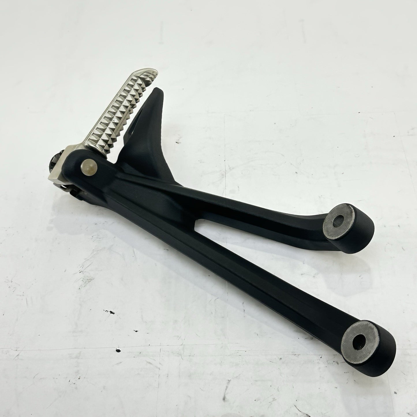 2013 - 2017 TRIUMPH DAYTONA 675R PASSENGER PEGS REAR FOOT REST LEFT RIGHT SET