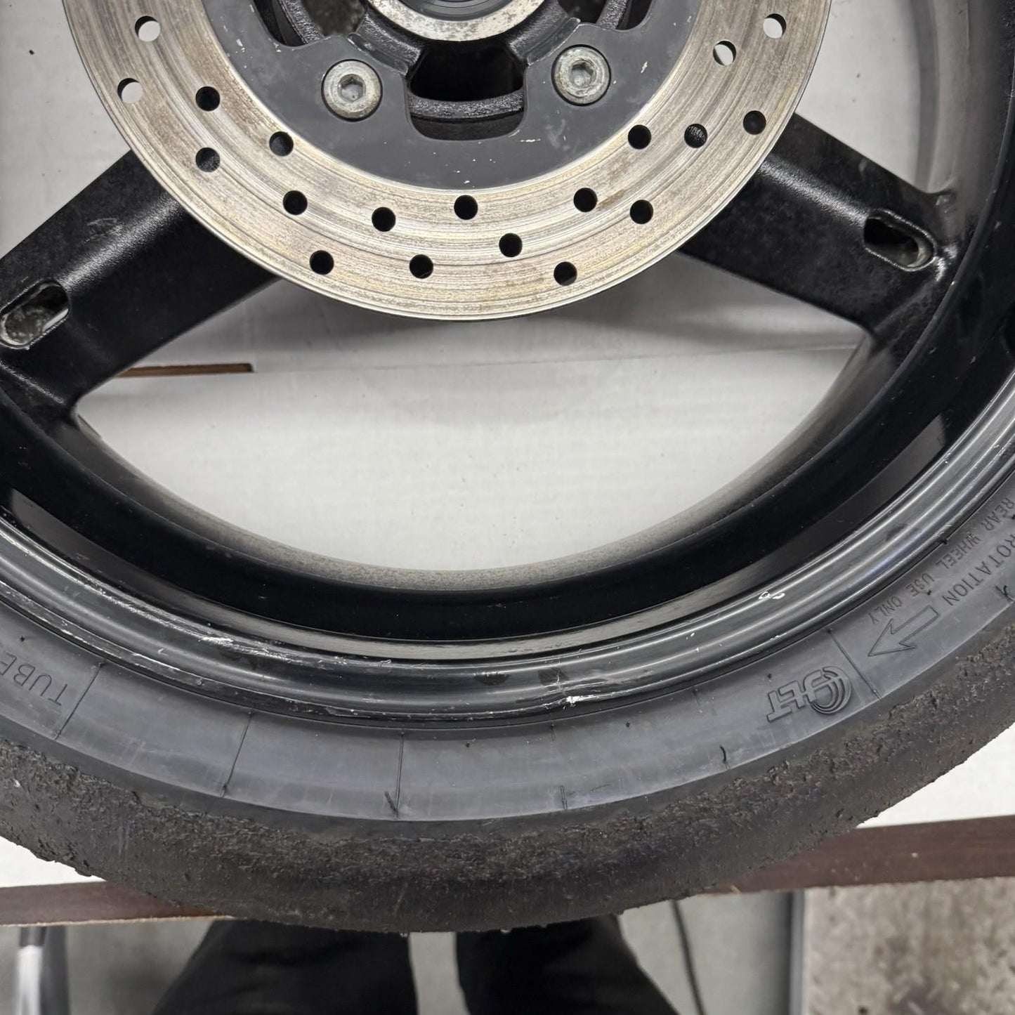 2007 2008 SUZUKI GSXR1000 REAR WHEEL BRAKE ROTOR DUNLOP BLACK RIM TIRE STOCK