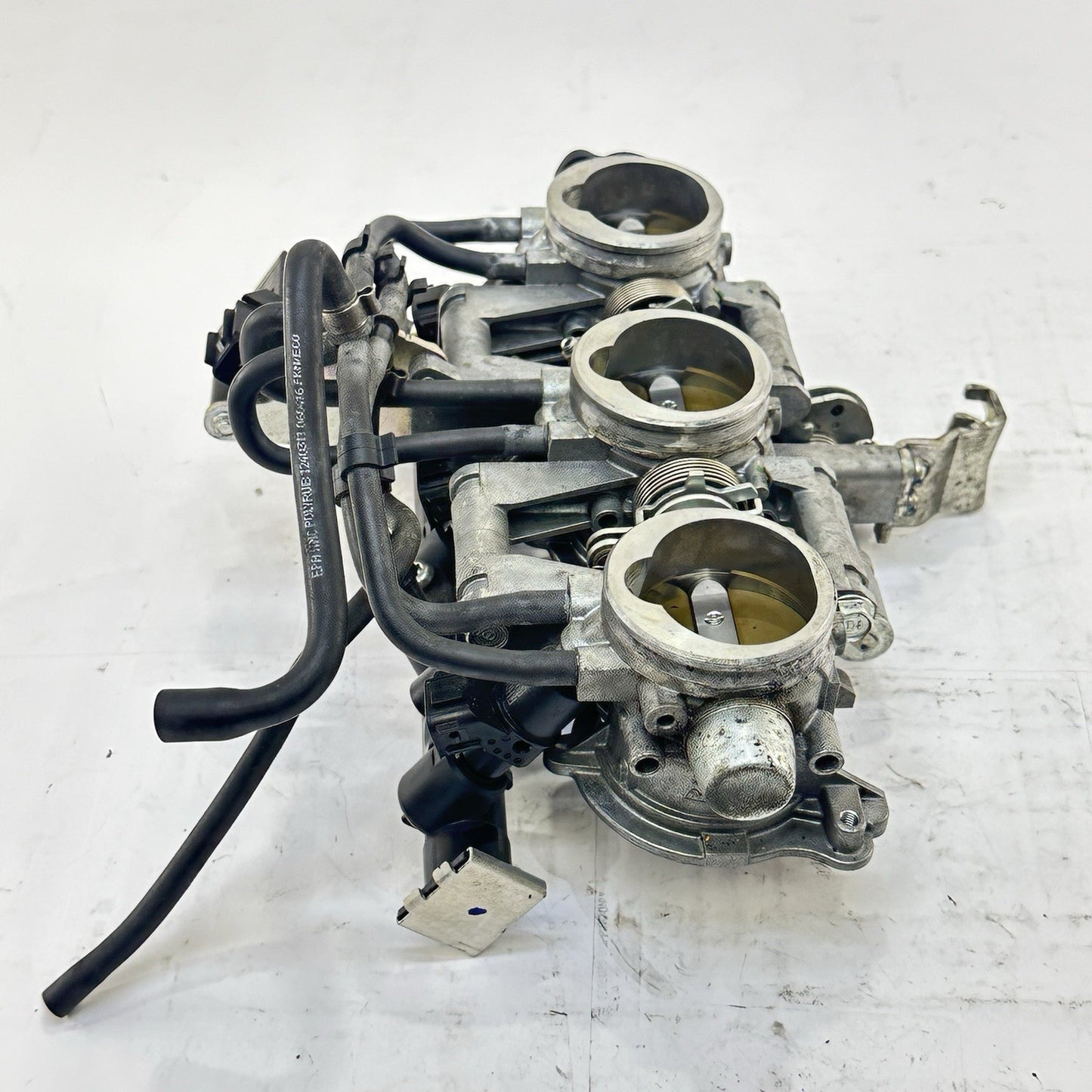 2013 - 2017 TRIUMPH DAYTONA 675RN THROTTLE BODY FUEL INJECTORS RAILING STOCK