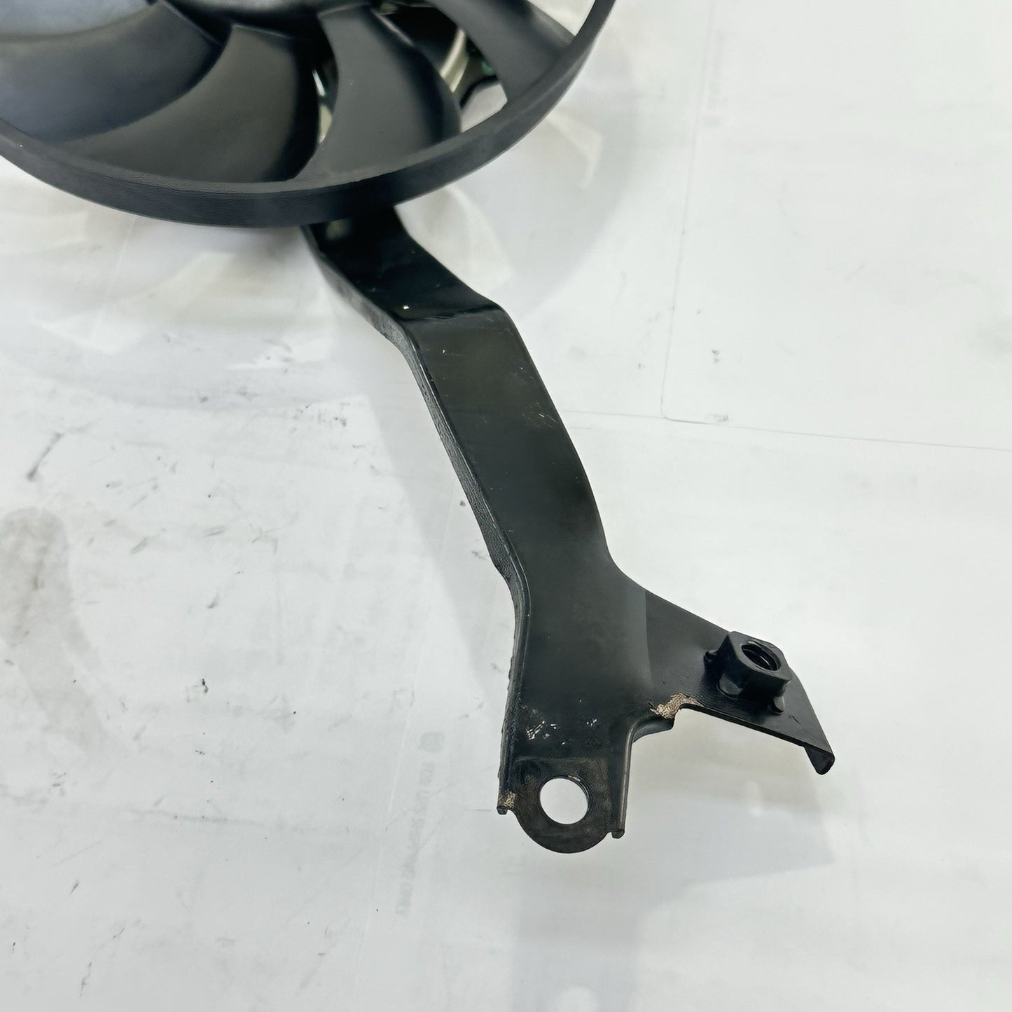 2013 - 2017 TRIUMPH DAYTONA 675R RADIATOR FAN ENGINE MOTOR COOLER BOLTS