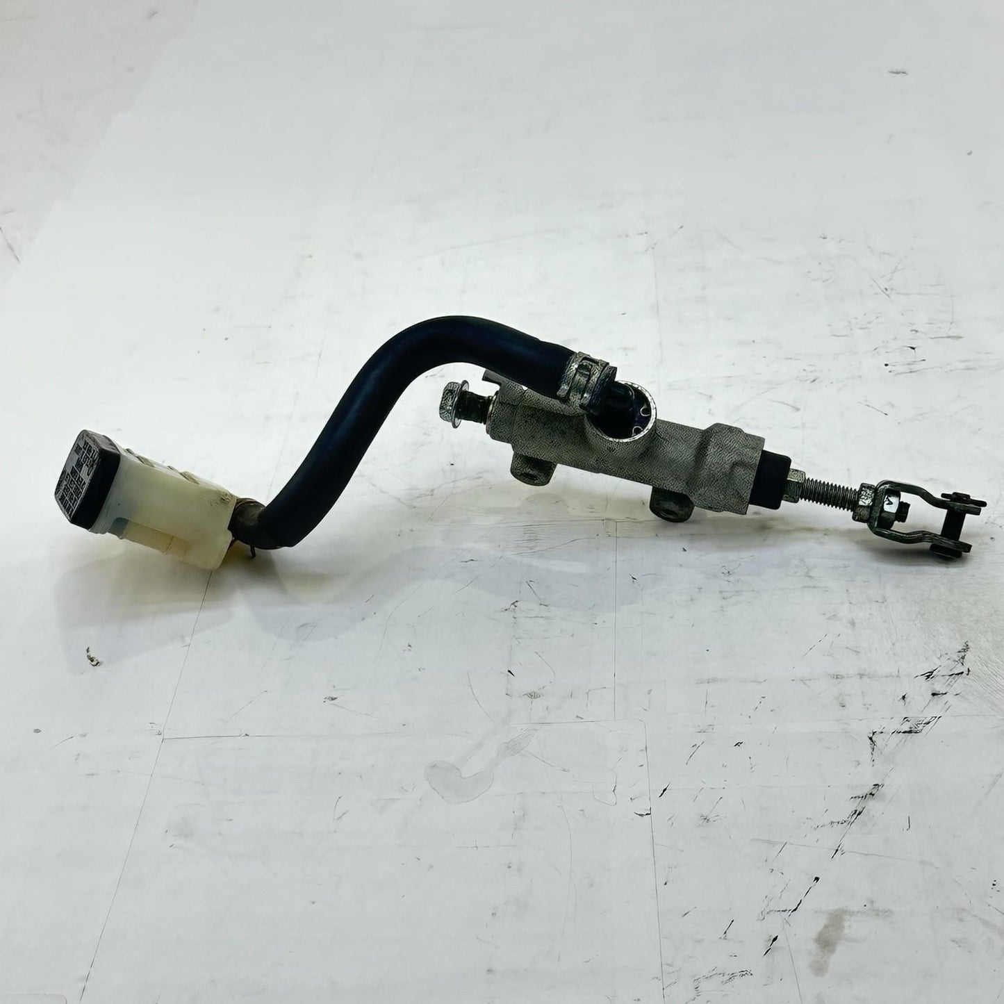 2006 2007 SUZUKI GSXR 600 GSXR 750 REAR BRAKE MASTER CYLINDER RESERVOIR STOCK