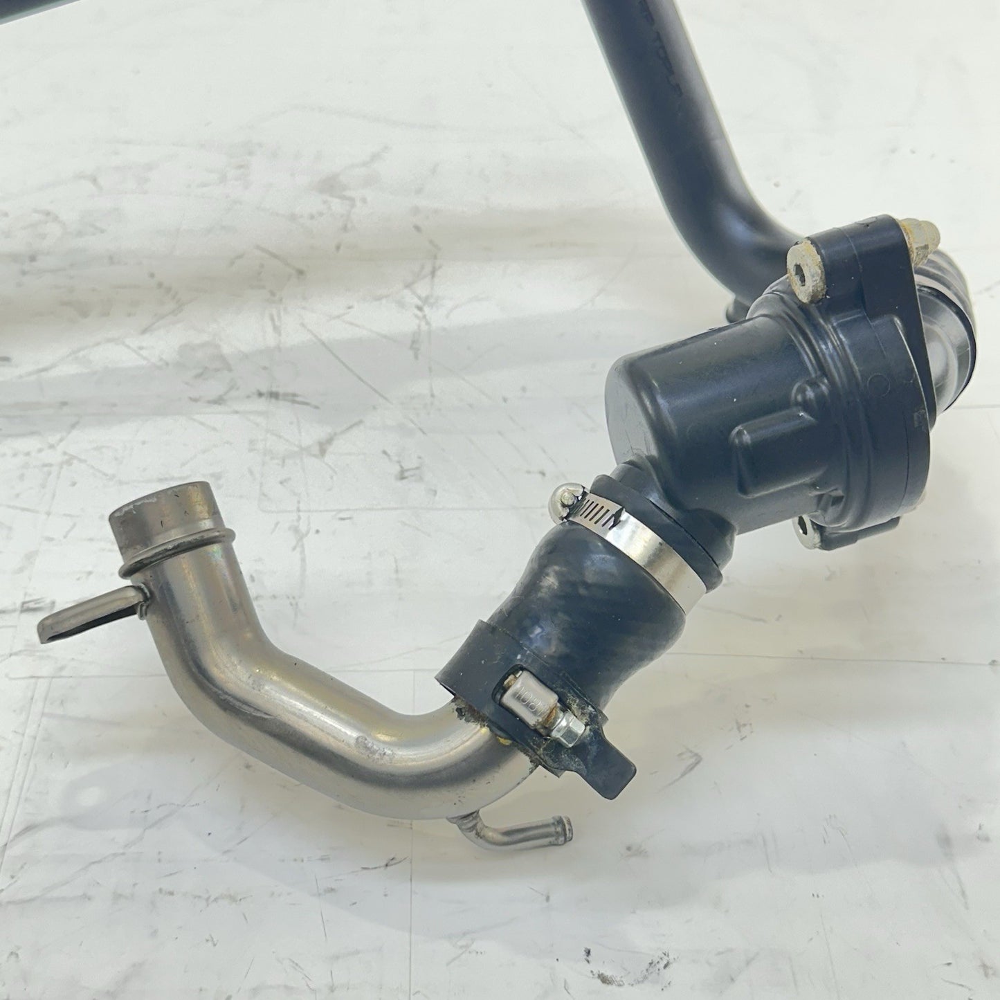 2009 - 2014 YAMAHA YZF R1 RADIATOR HOSE PIPE LINE THERMOSTAT ENGINE COOLING