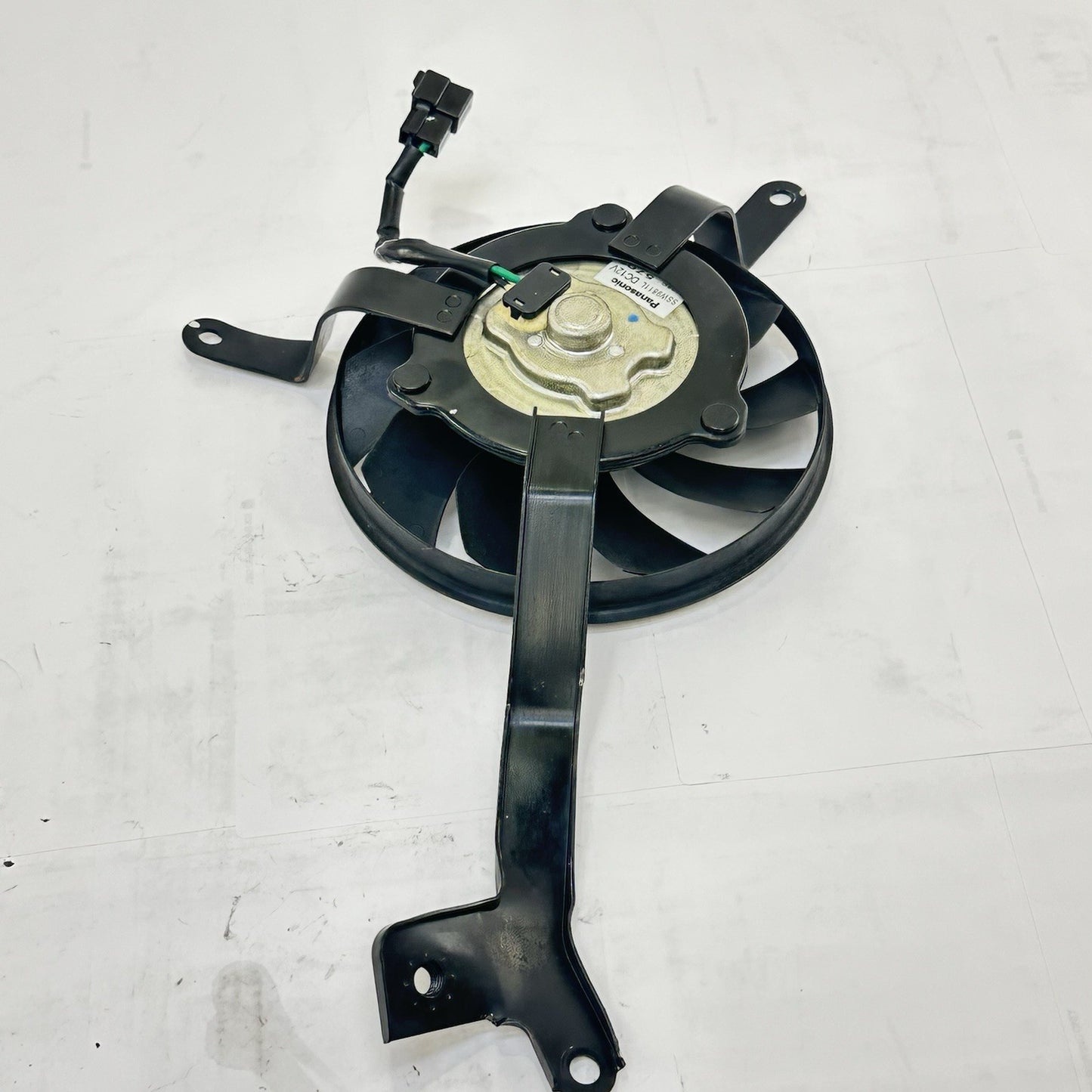 2013 - 2017 TRIUMPH DAYTONA 675R RADIATOR FAN ENGINE MOTOR COOLER BOLTS