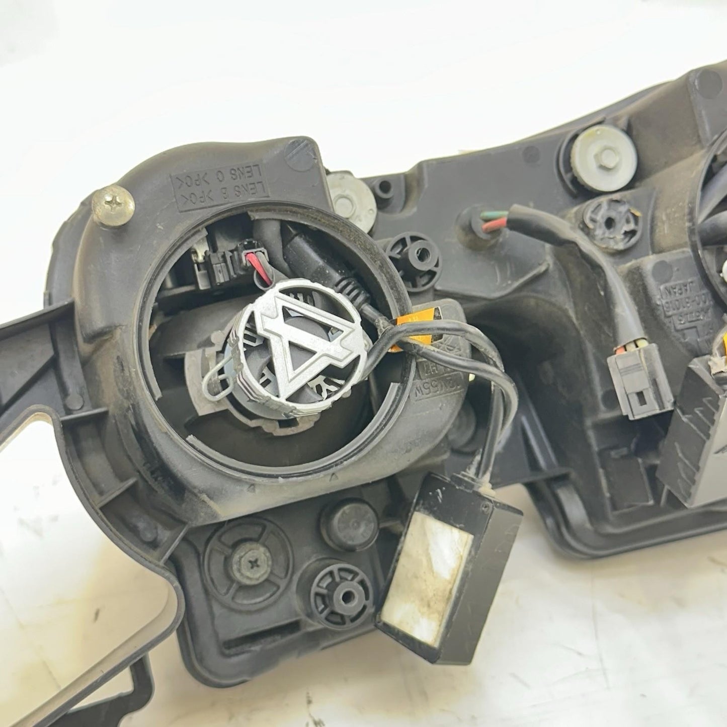2009 - 2014 YAMAHA YZF R1 HEADLIGHT FRONT HEAD LAMP LIGHT *SLIGHT DAMAGE*