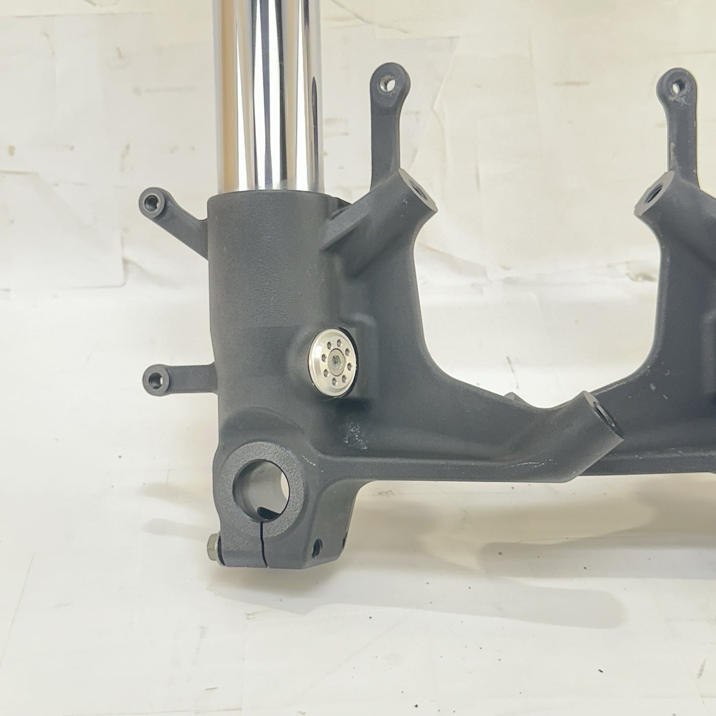 2011 - 2026 SUZUKI GSXS 600 GSXR 750 FRONT FORKS LOWER TRIPLE TREE LEGS TUBES