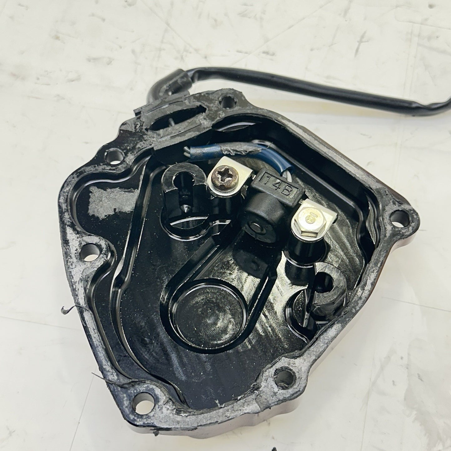 2009 - 2014 YAMAHA YZF R1 TIMING COVER SENSOR ENGINE MOTOR CHAIN GUARD