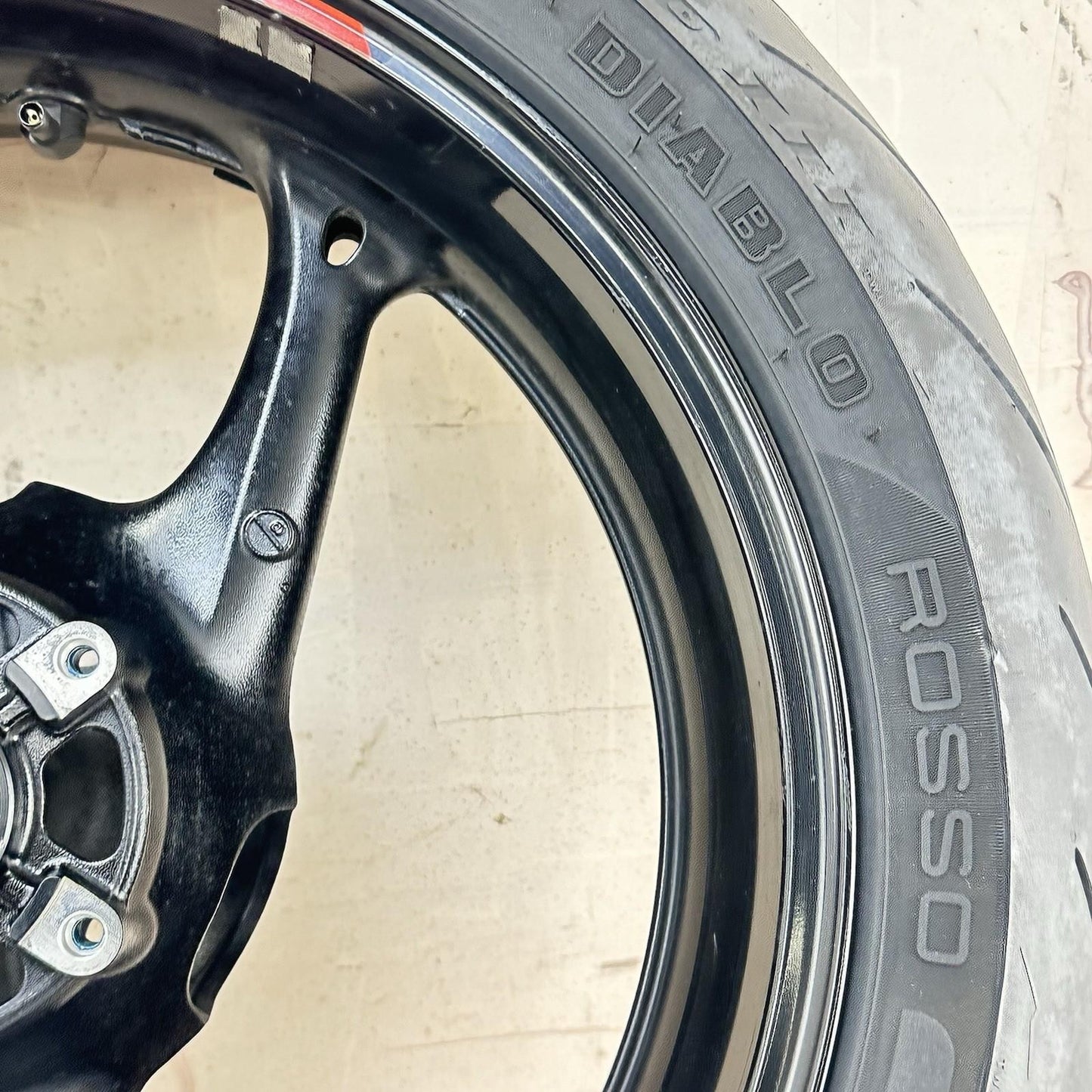 2011 - 2022 SUZUKI GSXR 600 GSXR 750 REAR WHEEL BACK RIM TIRE RUBBER BLACK OEM