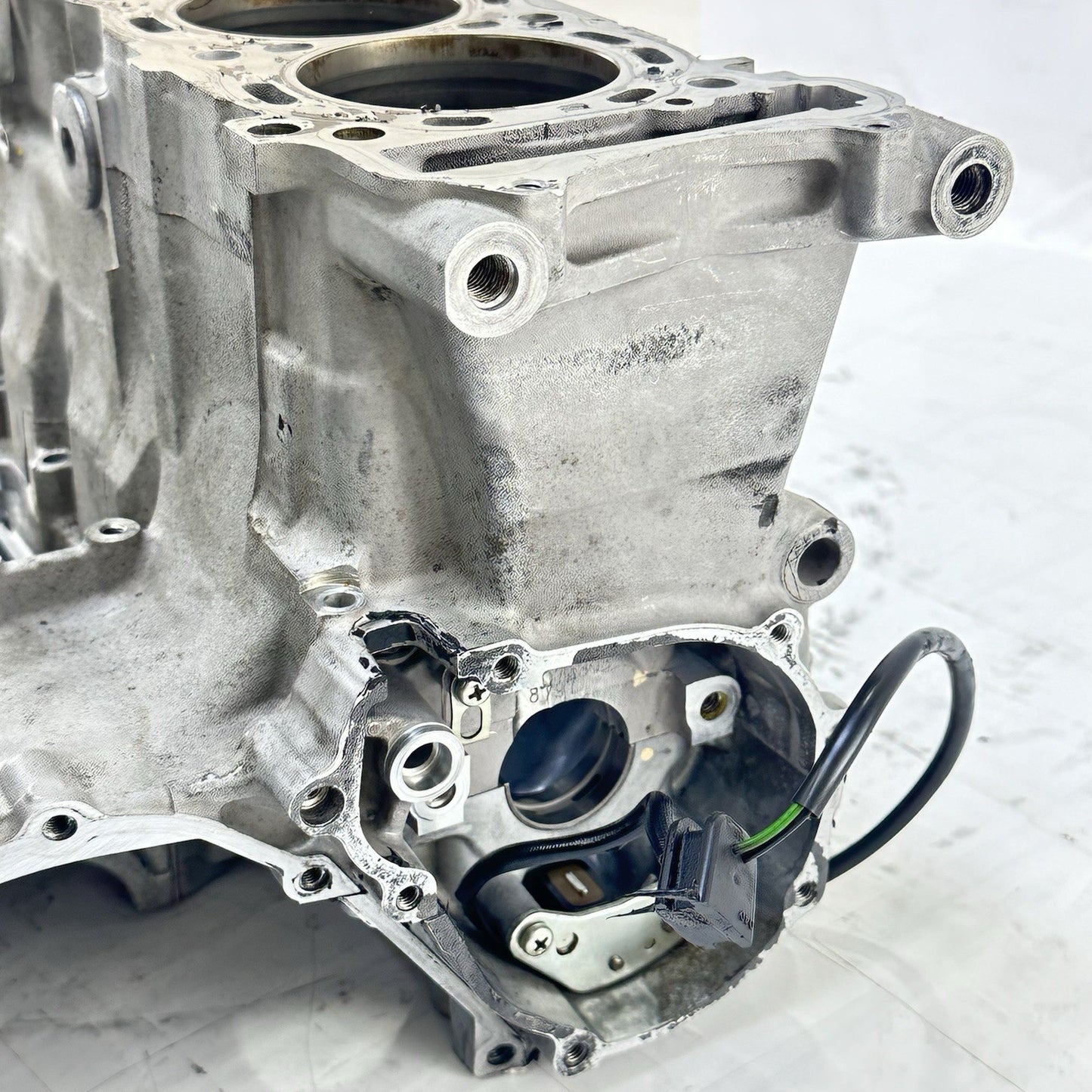 2007 - 2008 SUZUKI GSXR 1000 CRANK CASE UPPER BLOCK ENGINE MOTOR SILVER STOCK