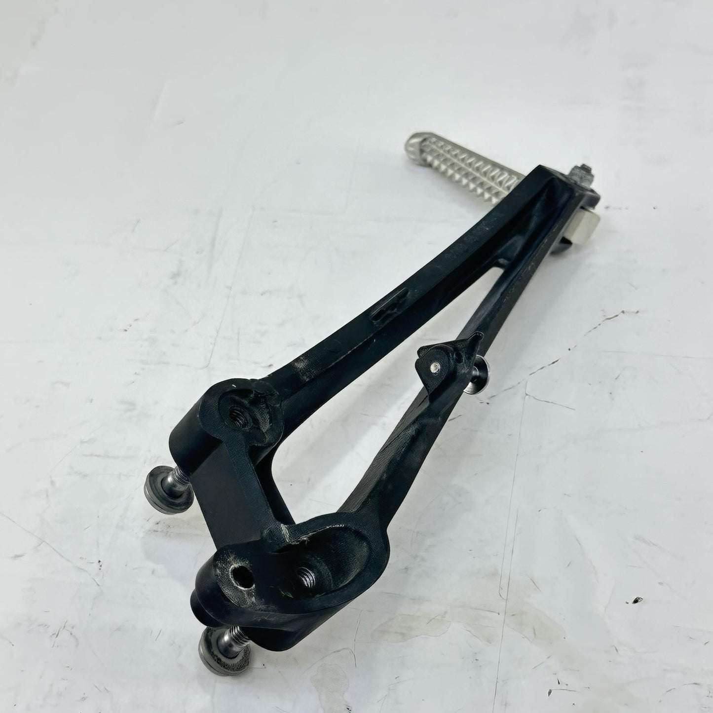 2009 - 2011 YAMAHA YZF R1 PASSENGER PEGS REAR FOOT REST LEFT RIGHT SET PAIR