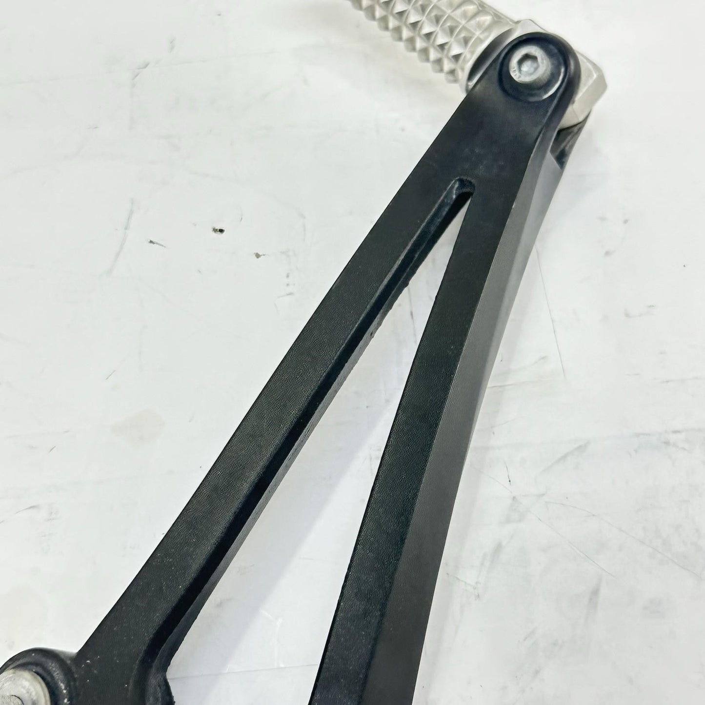 2009 - 2011 YAMAHA YZF R1 PASSENGER PEGS REAR FOOT REST LEFT RIGHT SET PAIR
