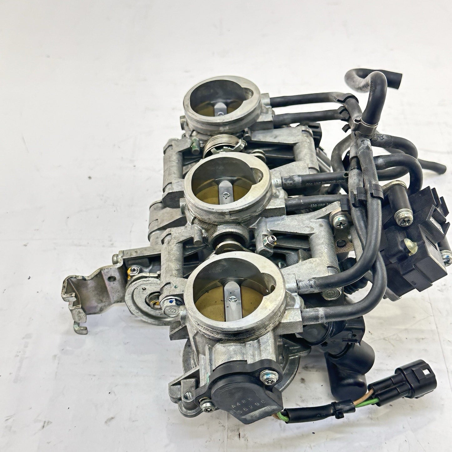 2013 - 2017 TRIUMPH DAYTONA 675RN THROTTLE BODY FUEL INJECTORS RAILING STOCK