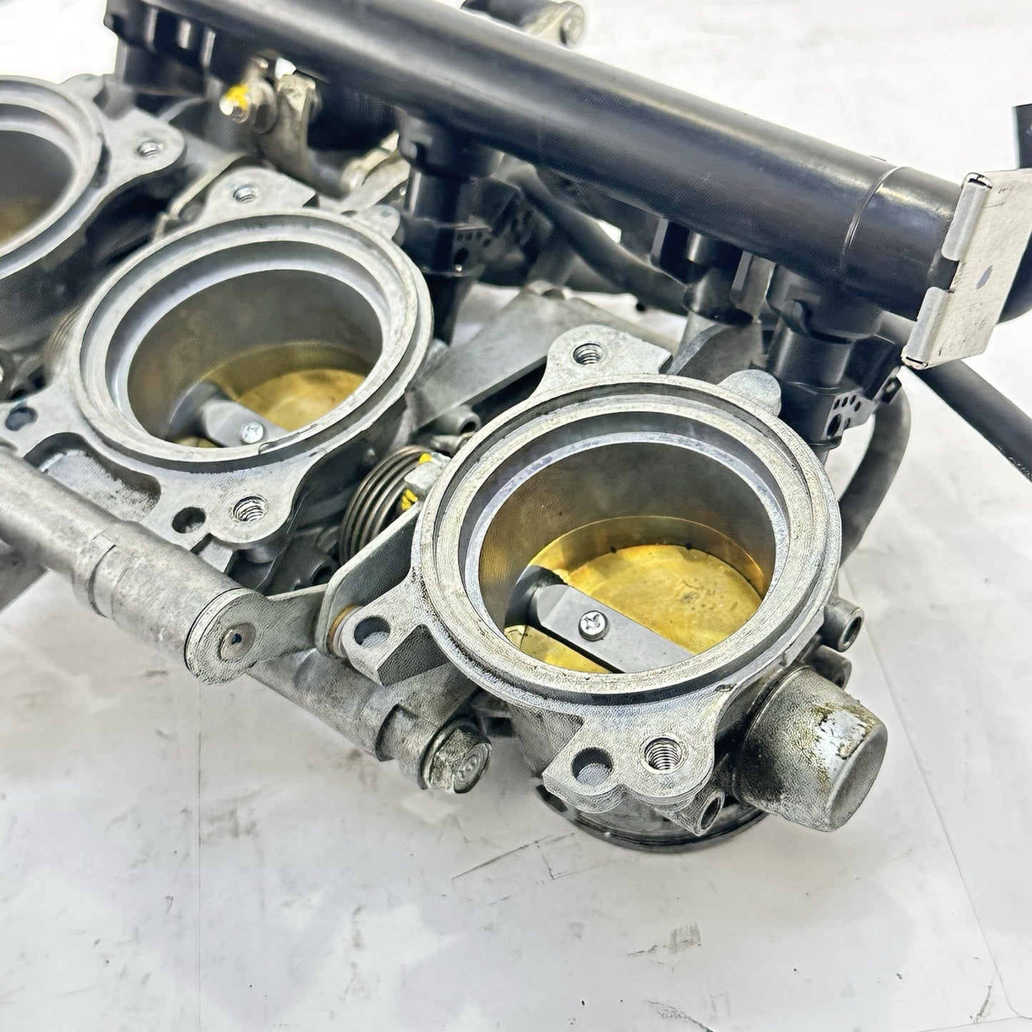 2013 - 2017 TRIUMPH DAYTONA 675RN THROTTLE BODY FUEL INJECTORS RAILING STOCK