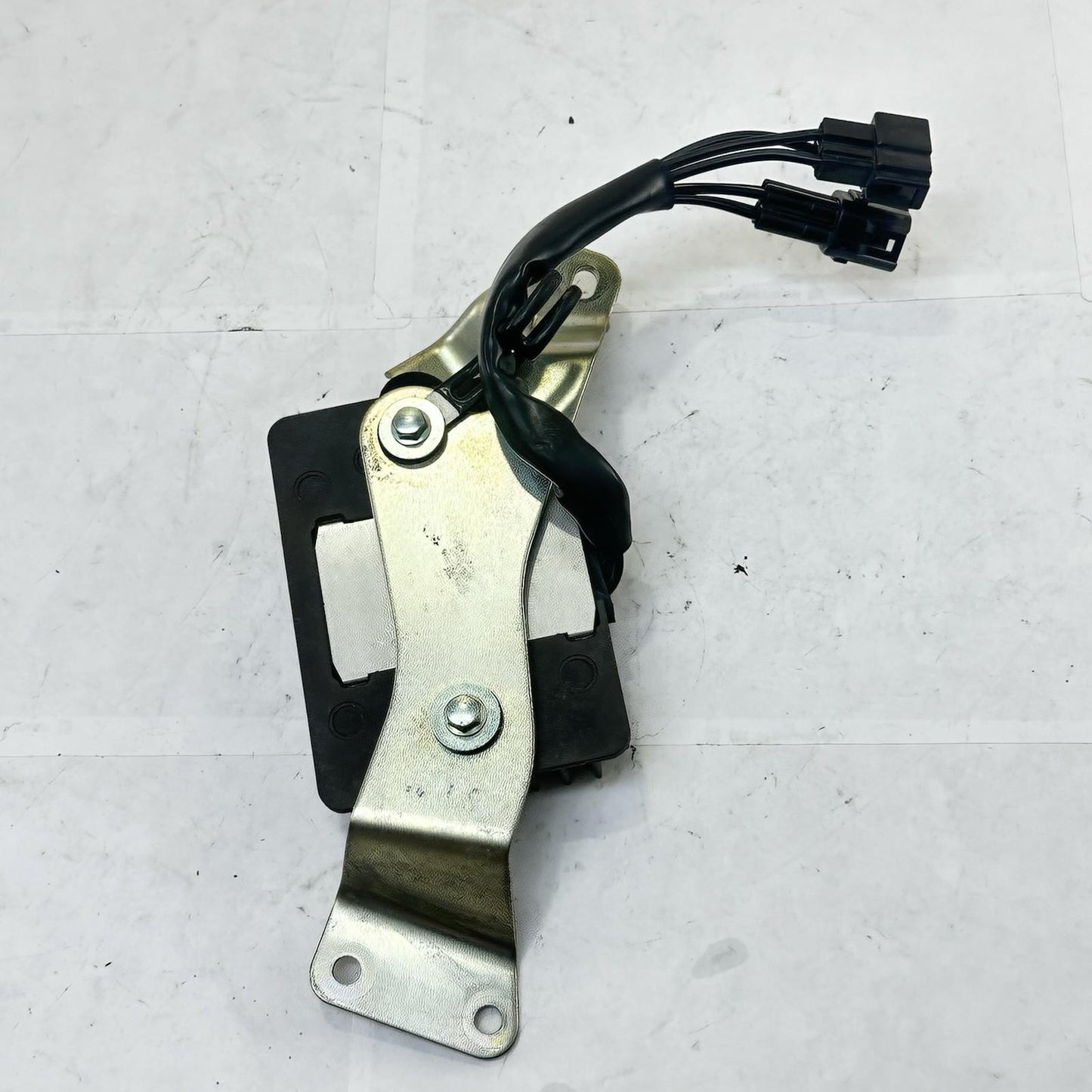 2011 - 2022 SUZUKI GSXR 600 GSXR 750 VOLTAGE REGULATOR RECTIFIER BRACKET OEM