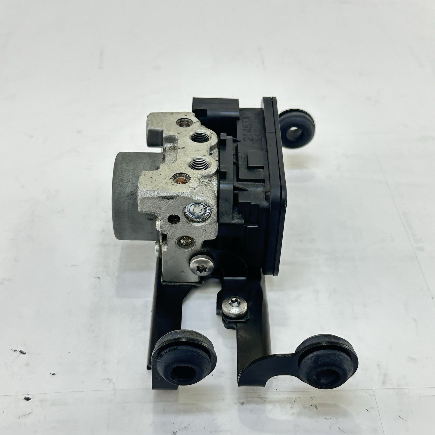 2013 - 2017 TRIUMPH DAYTONA 675R ABS BRAKE PUMP MODULE BOLTS BRACKET MOUNT