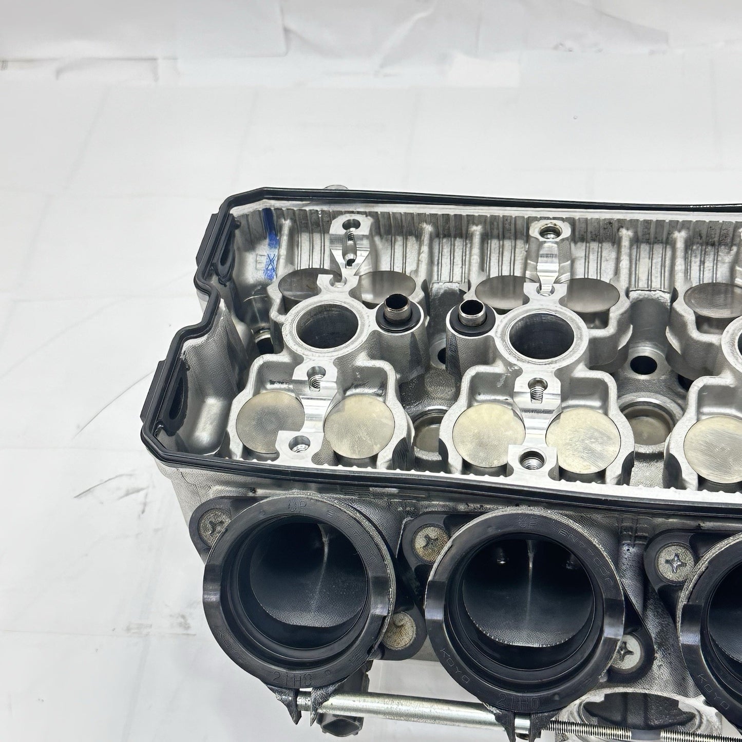 2007 - 2008 SUZUKI GSXR 1000 CYLINDER HEAD TOP END ENGINE VALVE COVER CAMSHAFT