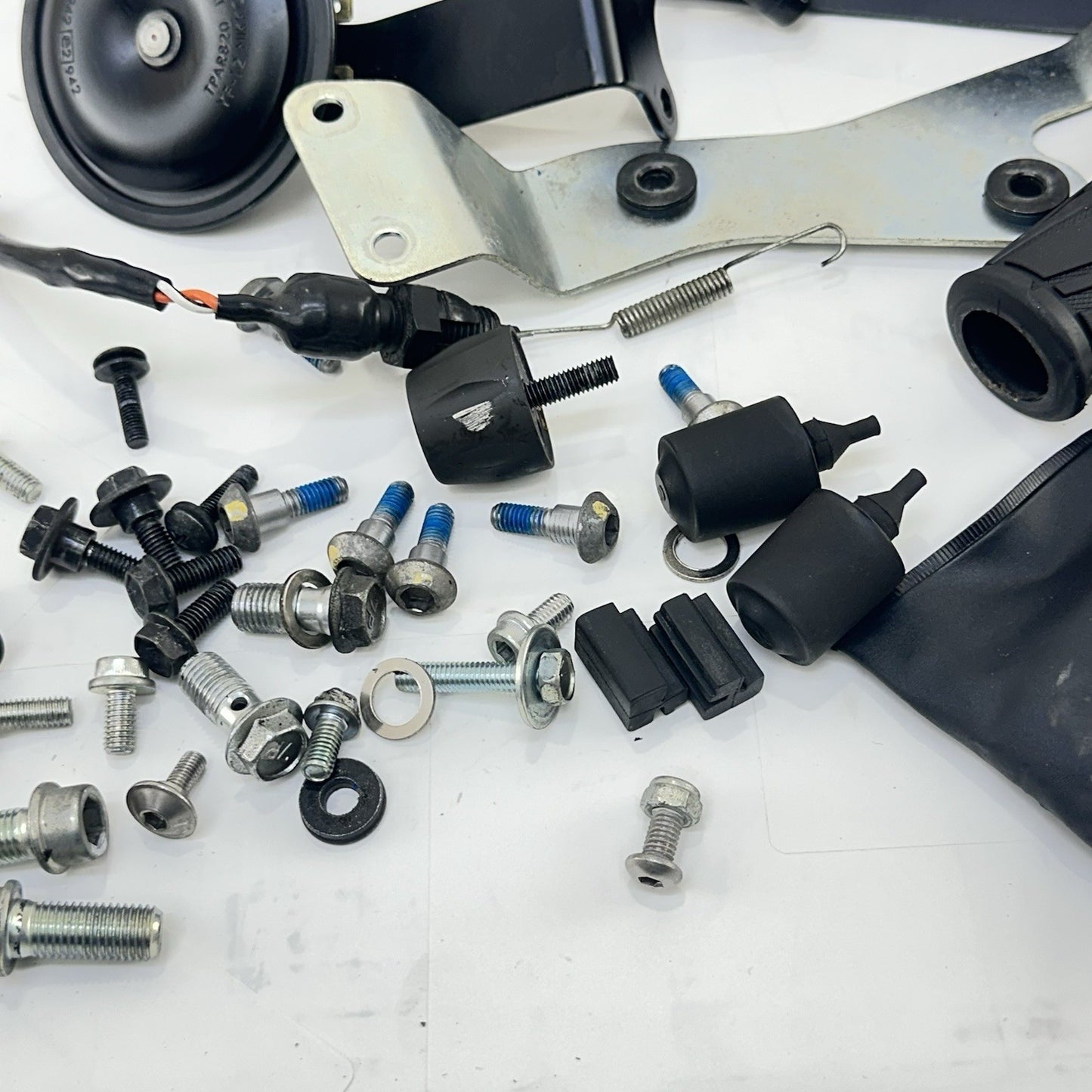2011 - 2026 SUZUKI GSXS 600 GSXR 750 BOLTS NUTS SCREWS HARDWARE MISC PARTS