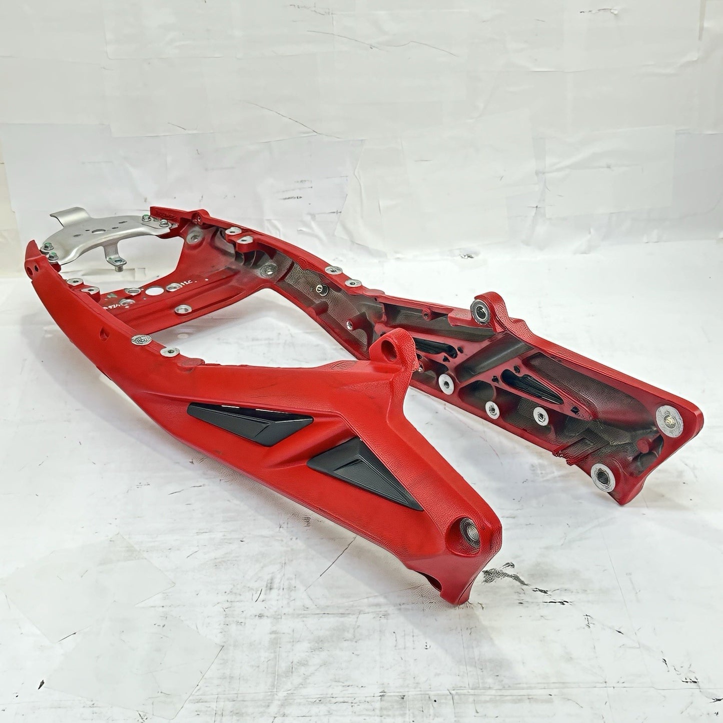 2013 - 2017 TRIUMPH DAYTONA 675R SUBFRAME REAR UNDERTAIL BACK SEAT FRAME RED