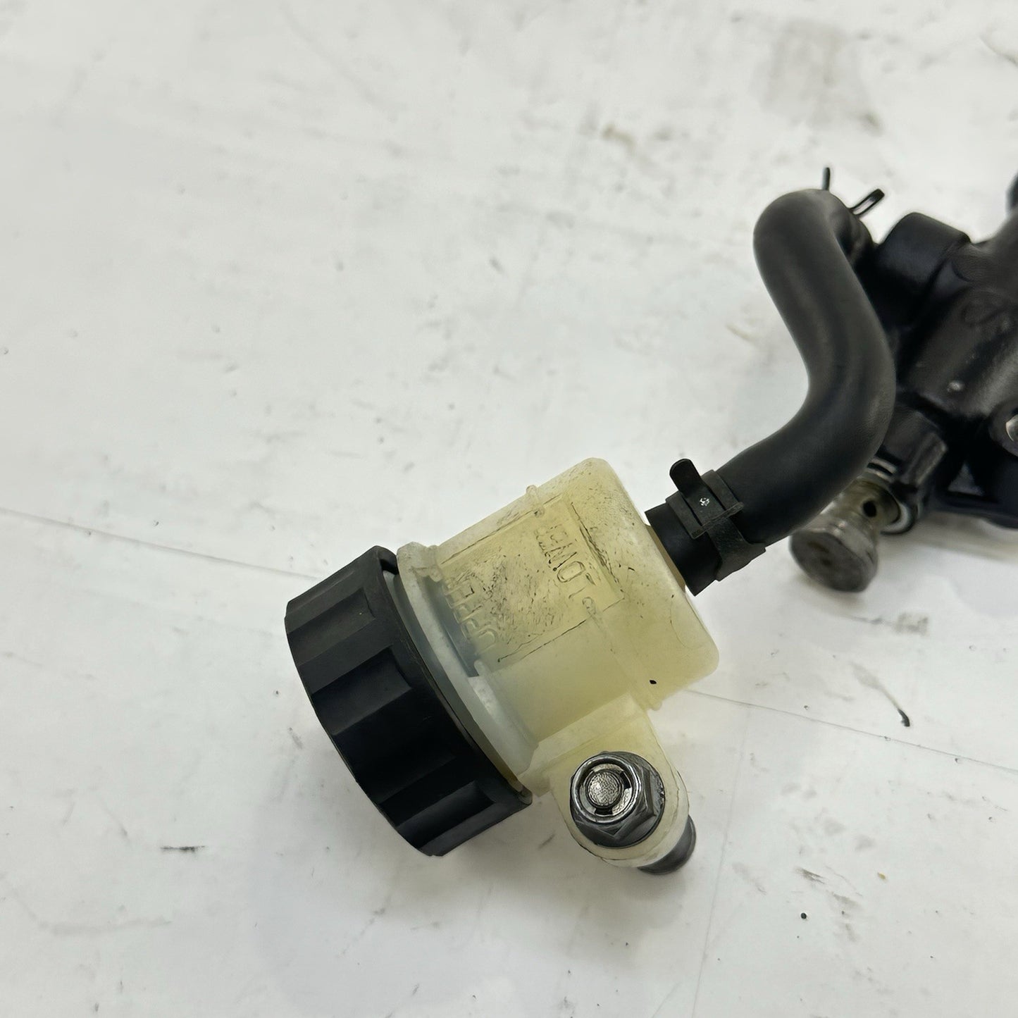 2013 - 2017 TRIUMPH DAYTONA 675R REAR BRAKE MASTER CYLINDER RESERVOIR CANISTER