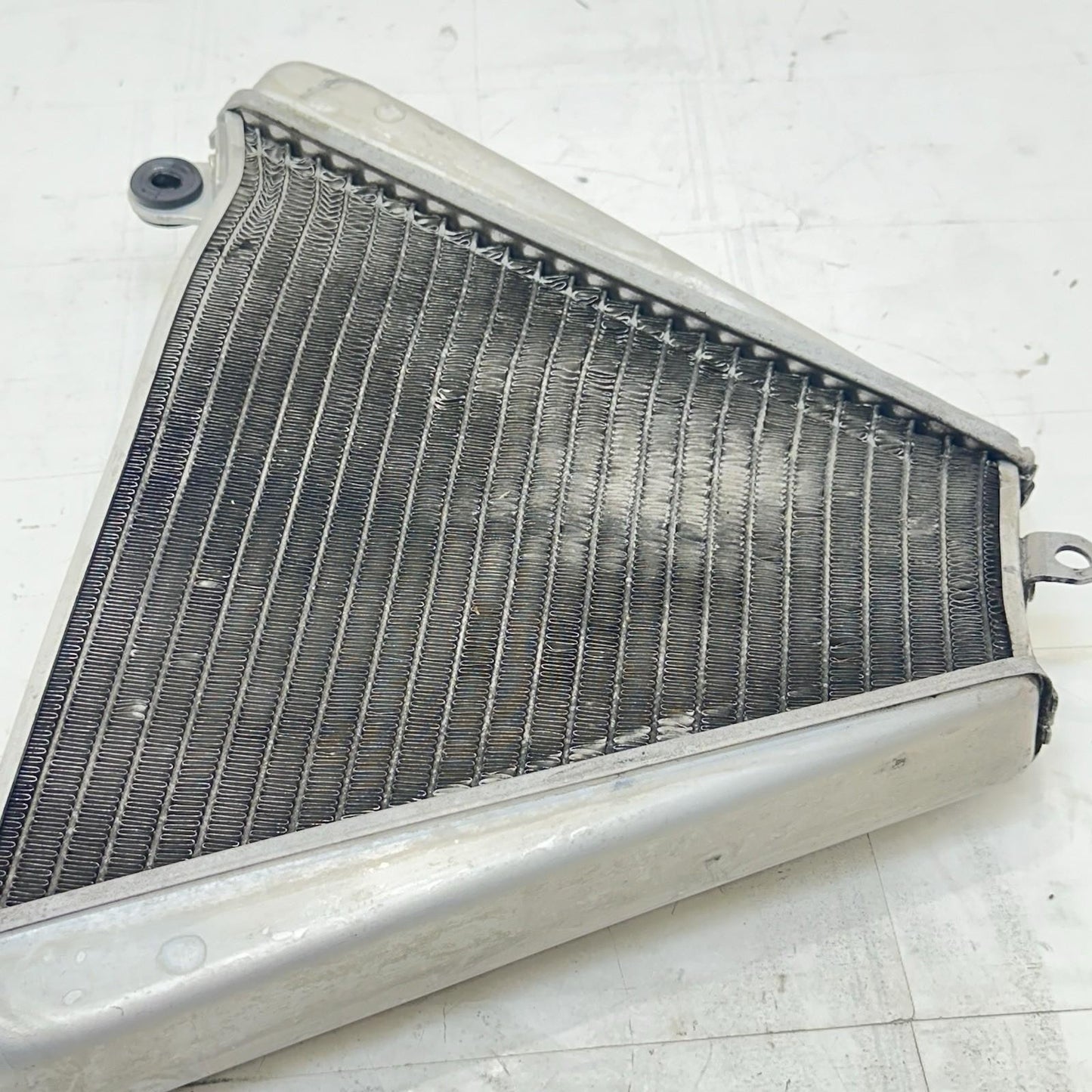 2016 - 2019 DUCATI 959 PANIGALE LOWER RADIATOR ENGINE OIL COOLER MOTOR *BENT*