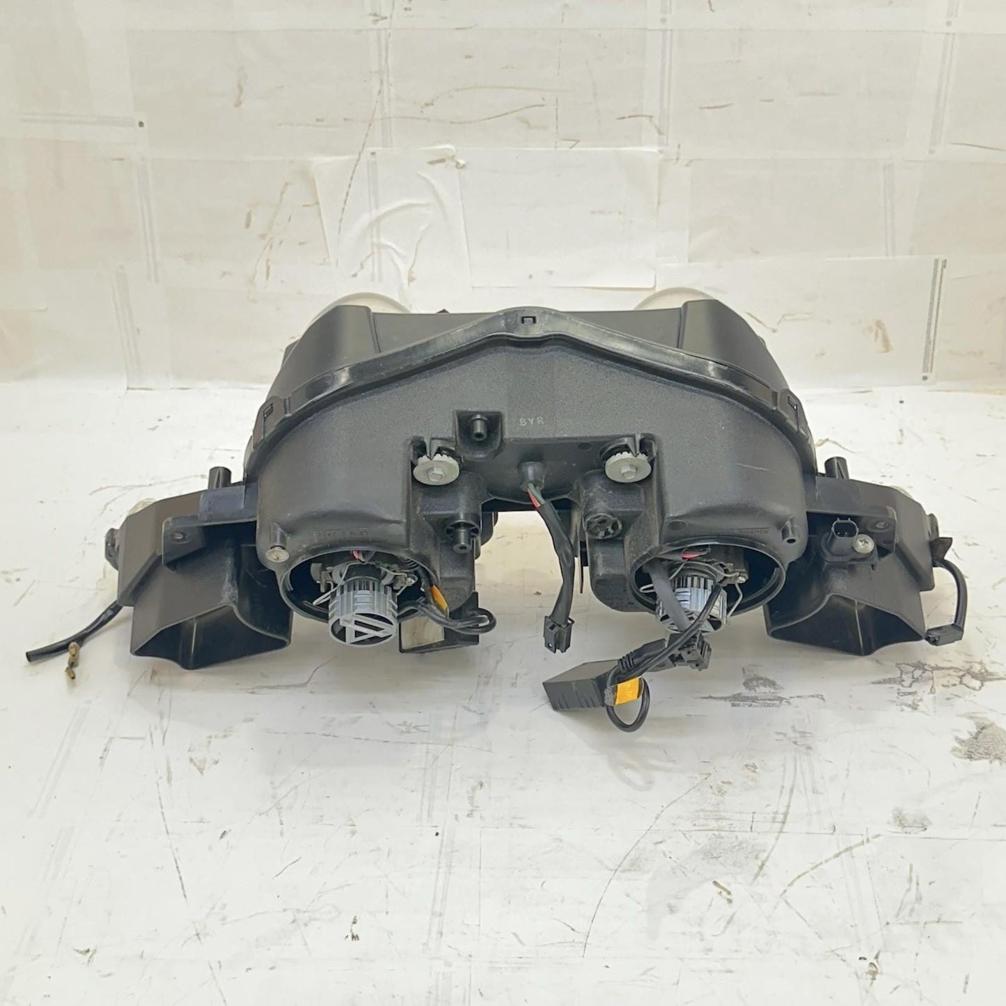 2009 - 2014 YAMAHA YZF R1 HEADLIGHT FRONT HEAD LAMP LIGHT *SLIGHT DAMAGE*
