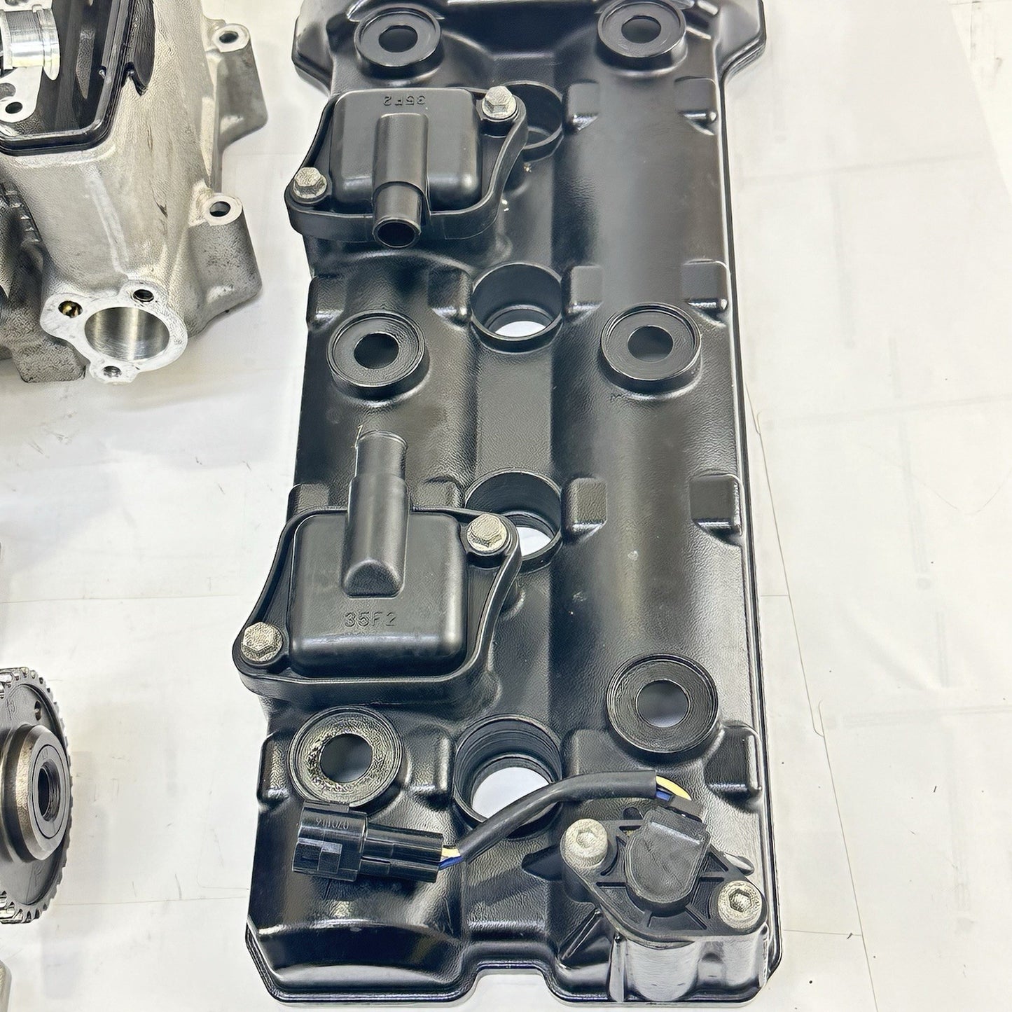 2007 - 2008 SUZUKI GSXR 1000 CYLINDER HEAD TOP END ENGINE VALVE COVER CAMSHAFT