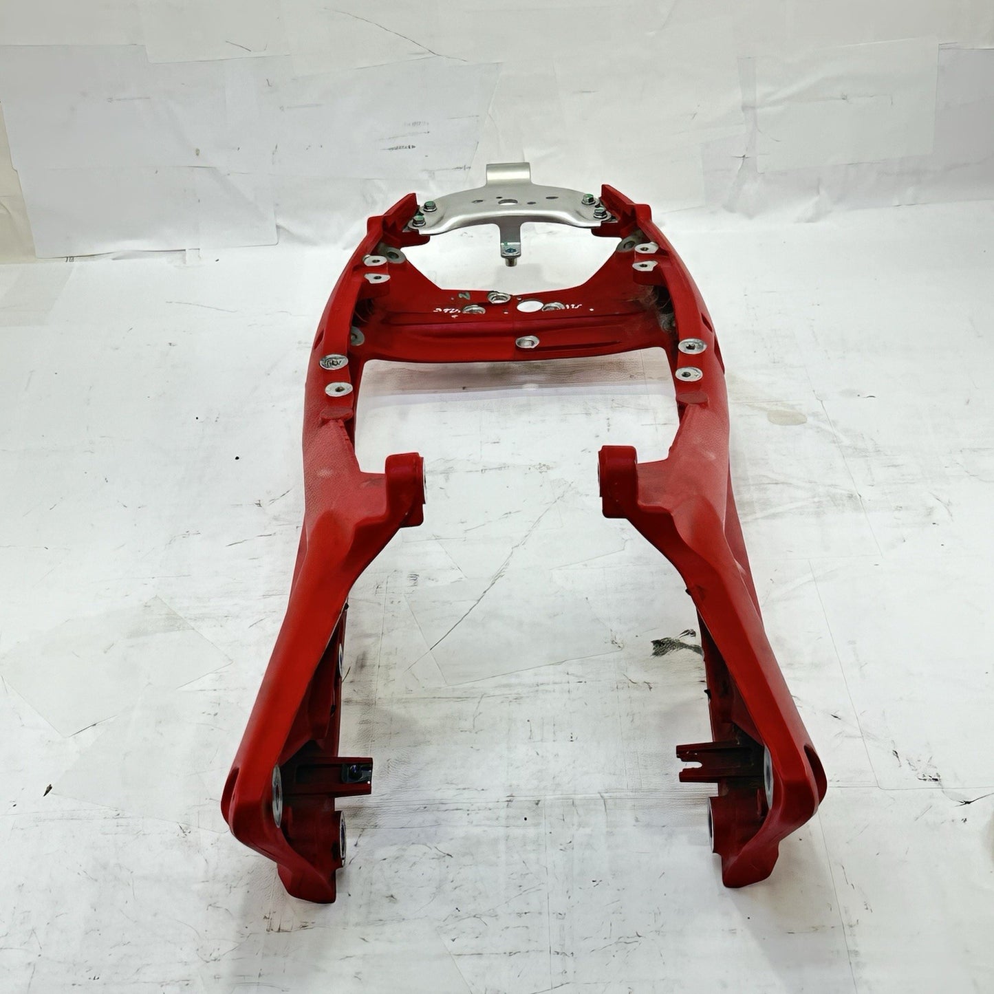 2013 - 2017 TRIUMPH DAYTONA 675R SUBFRAME REAR UNDERTAIL BACK SEAT FRAME RED
