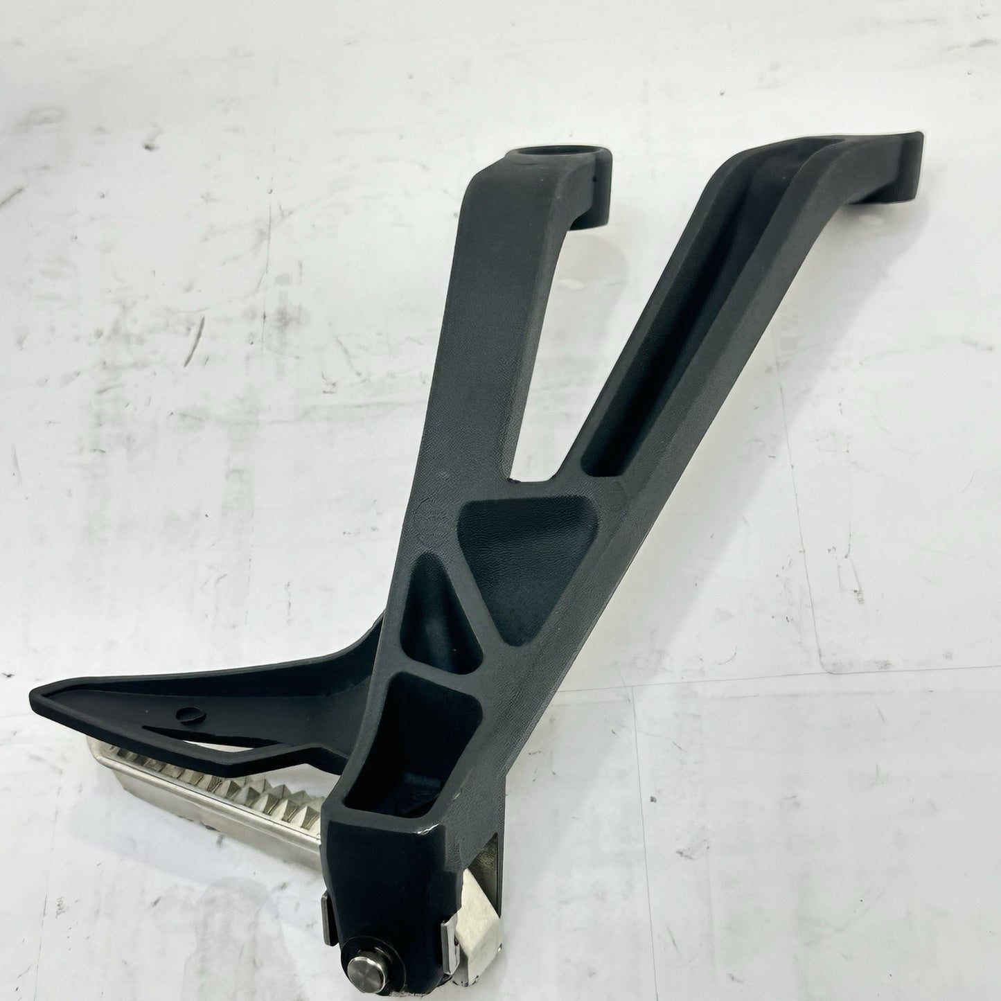 2013 - 2017 TRIUMPH DAYTONA 675R PASSENGER PEGS REAR FOOT REST LEFT RIGHT SET