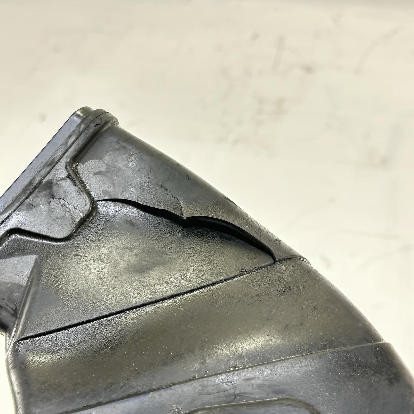2018 - 2024 DUCATI PANIGALE V4S AIR INTAKE DUCT INLET BLACL STOCK *CUT/TEAR*